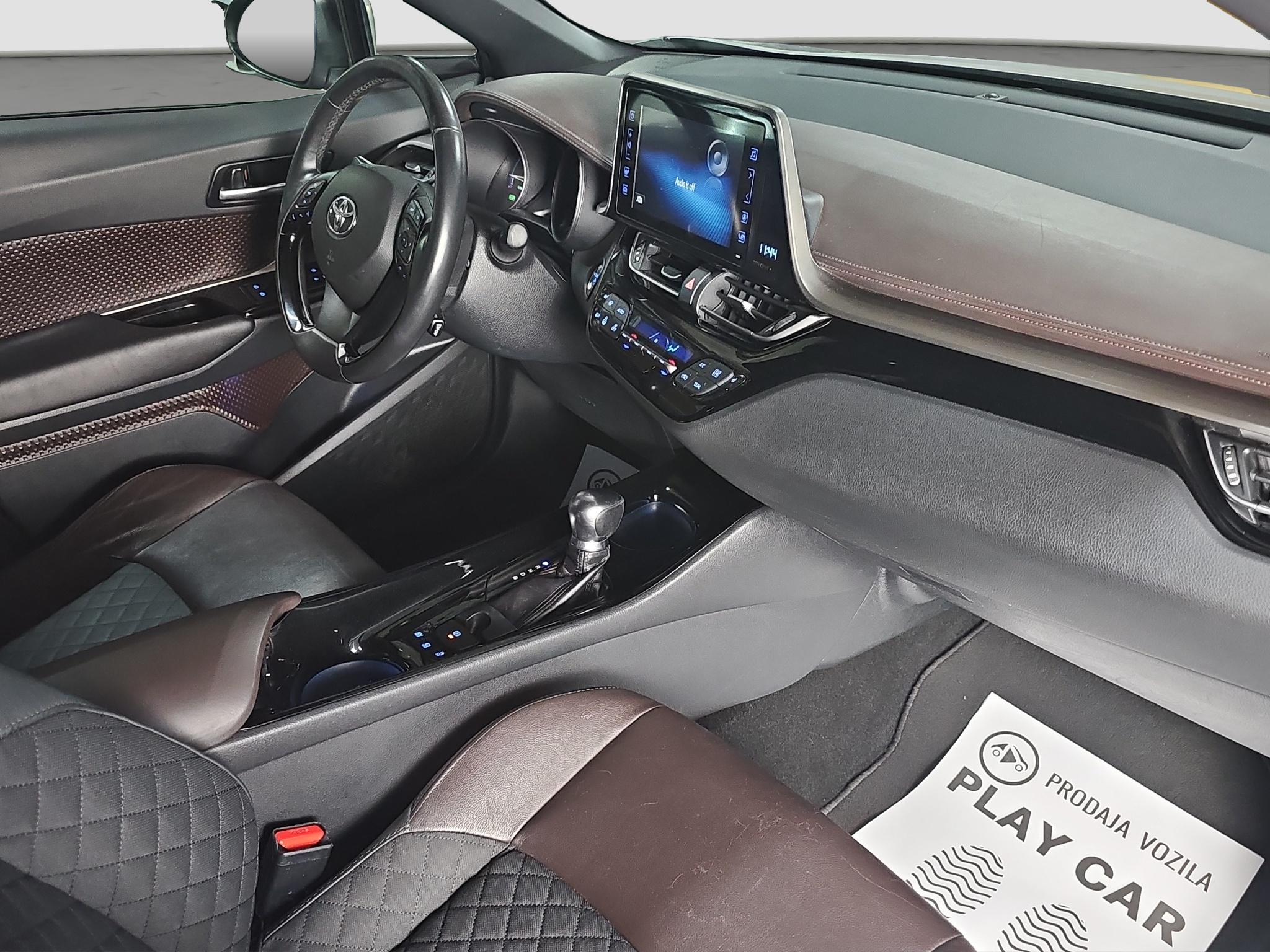 
								Toyota C-HR N.O.V full									