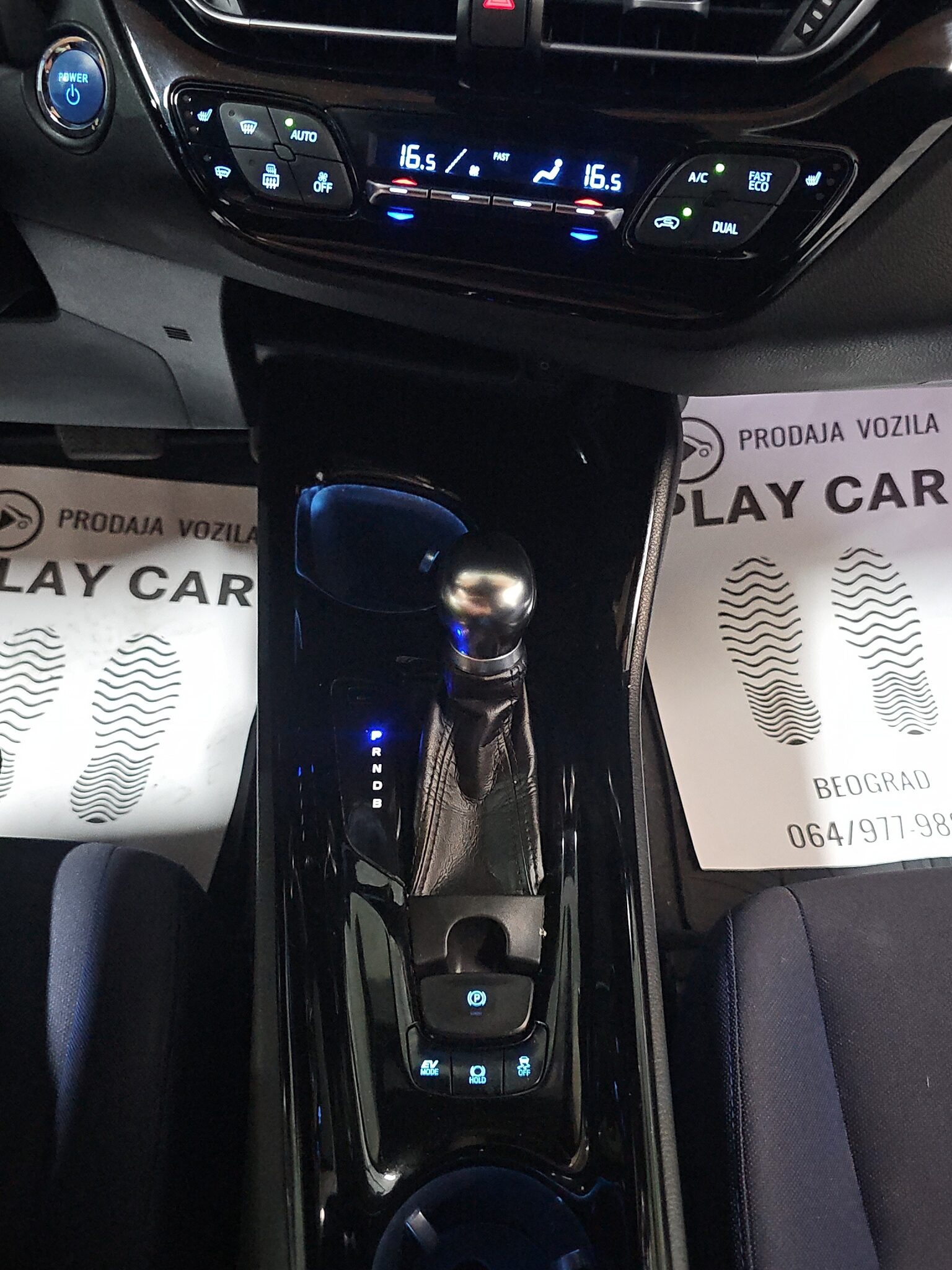
								Toyota C-HR full									