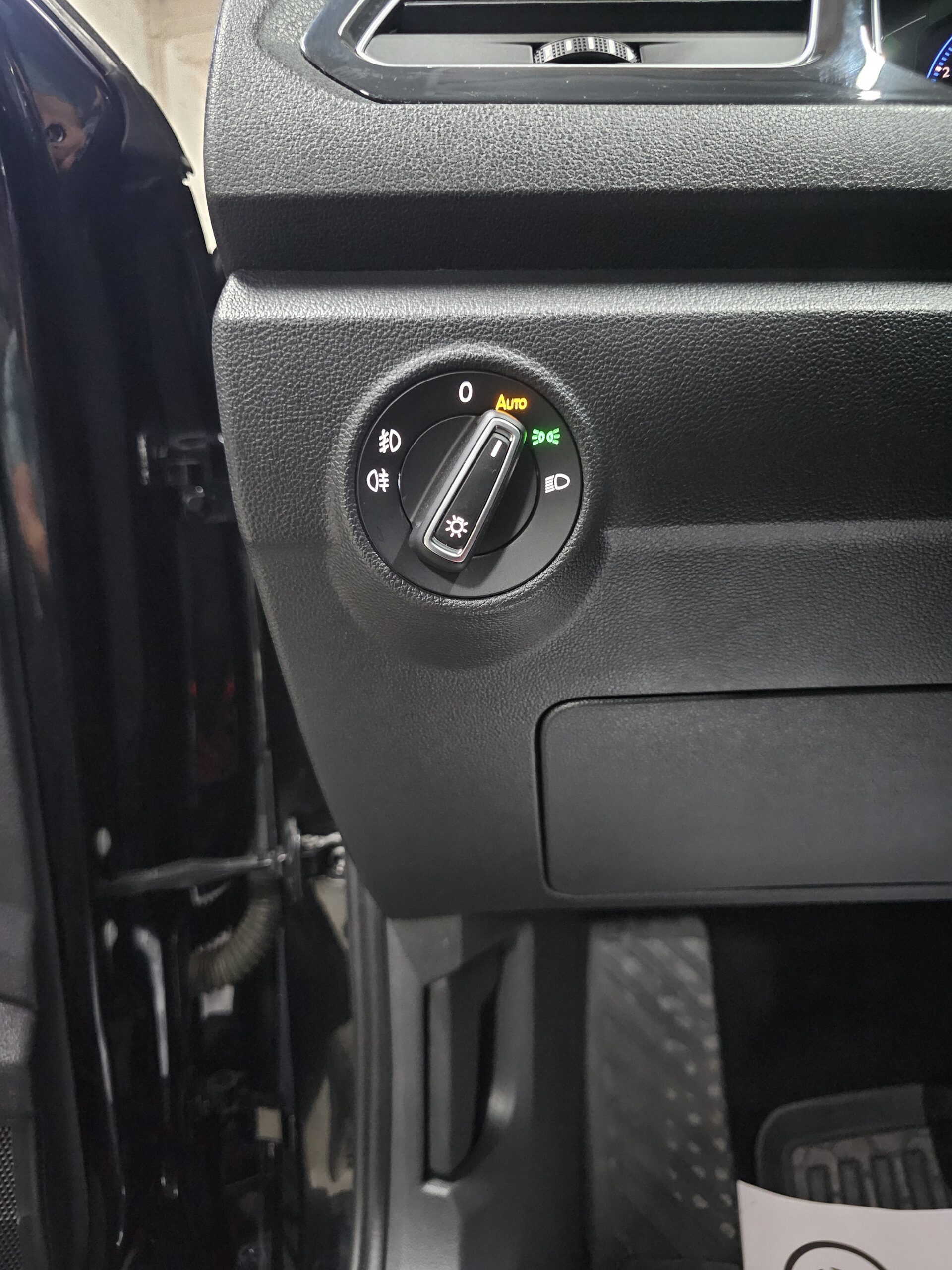 
								Volkswagen T-Roc AUTO/T.O.P/VIRT full									