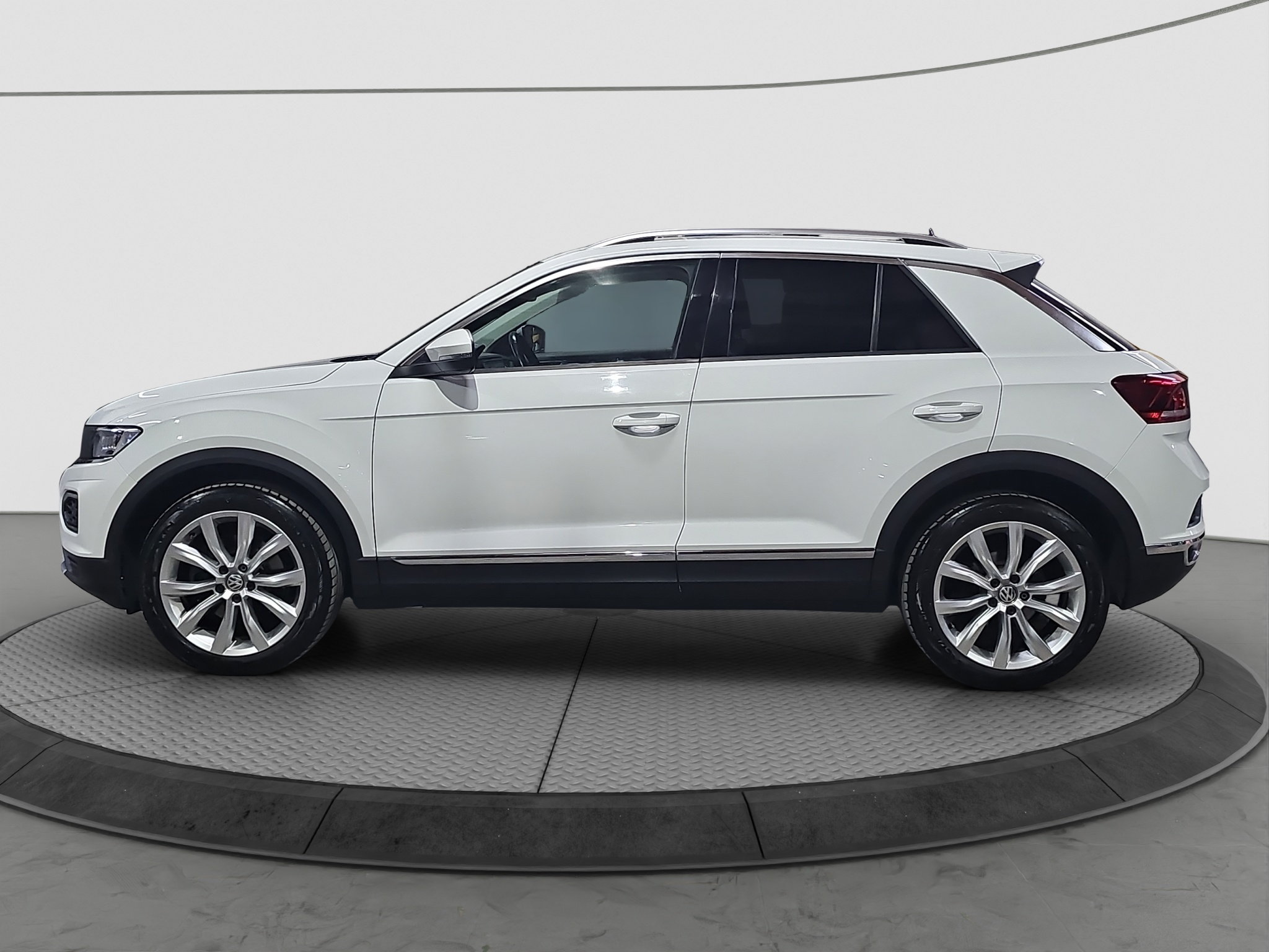 
								Volkswagen T-Roc 4Motion/AUTOM/VIRT full									