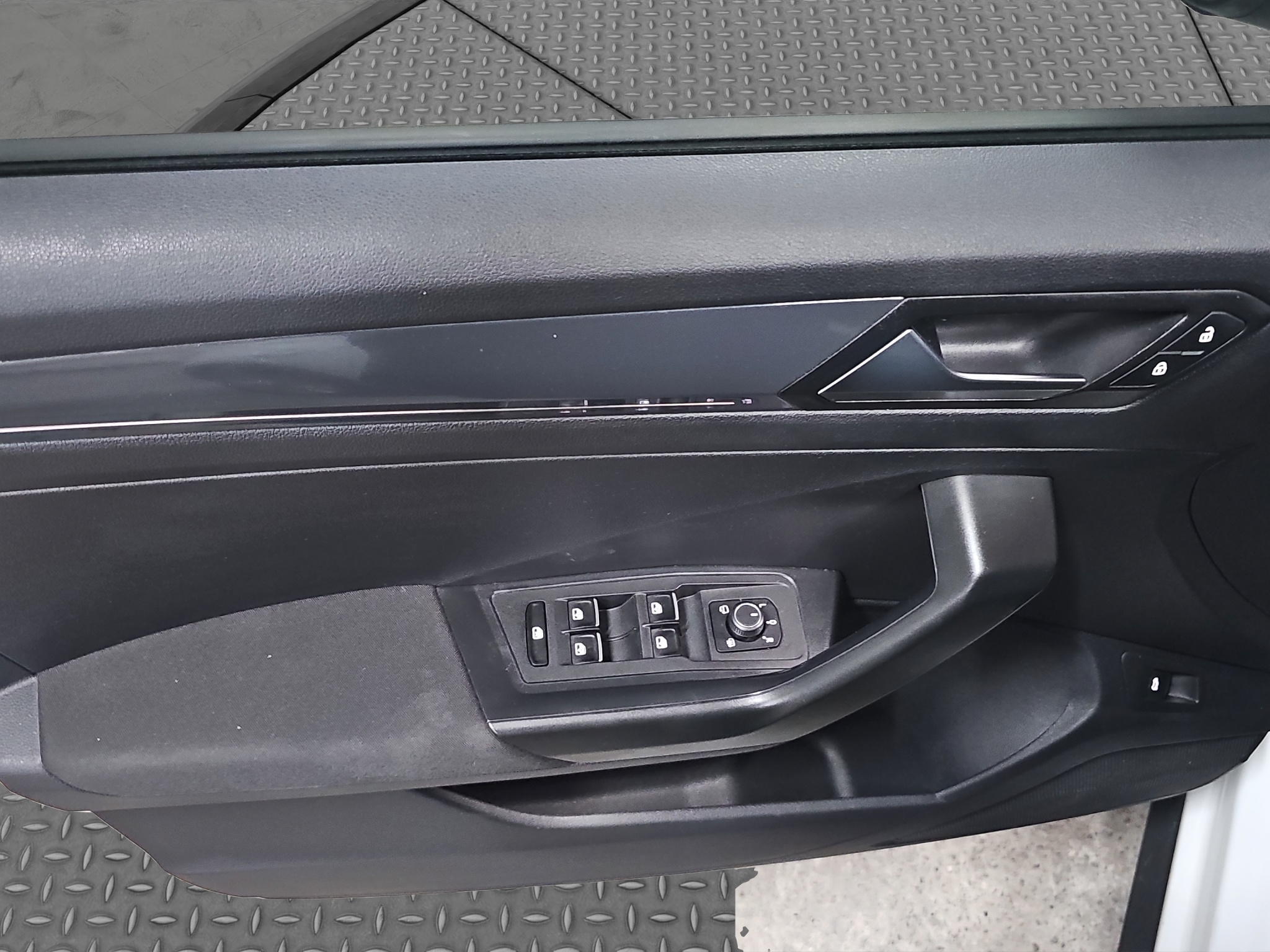 
								Volkswagen T-Roc 4Motion/AUTOM/VIRT full									