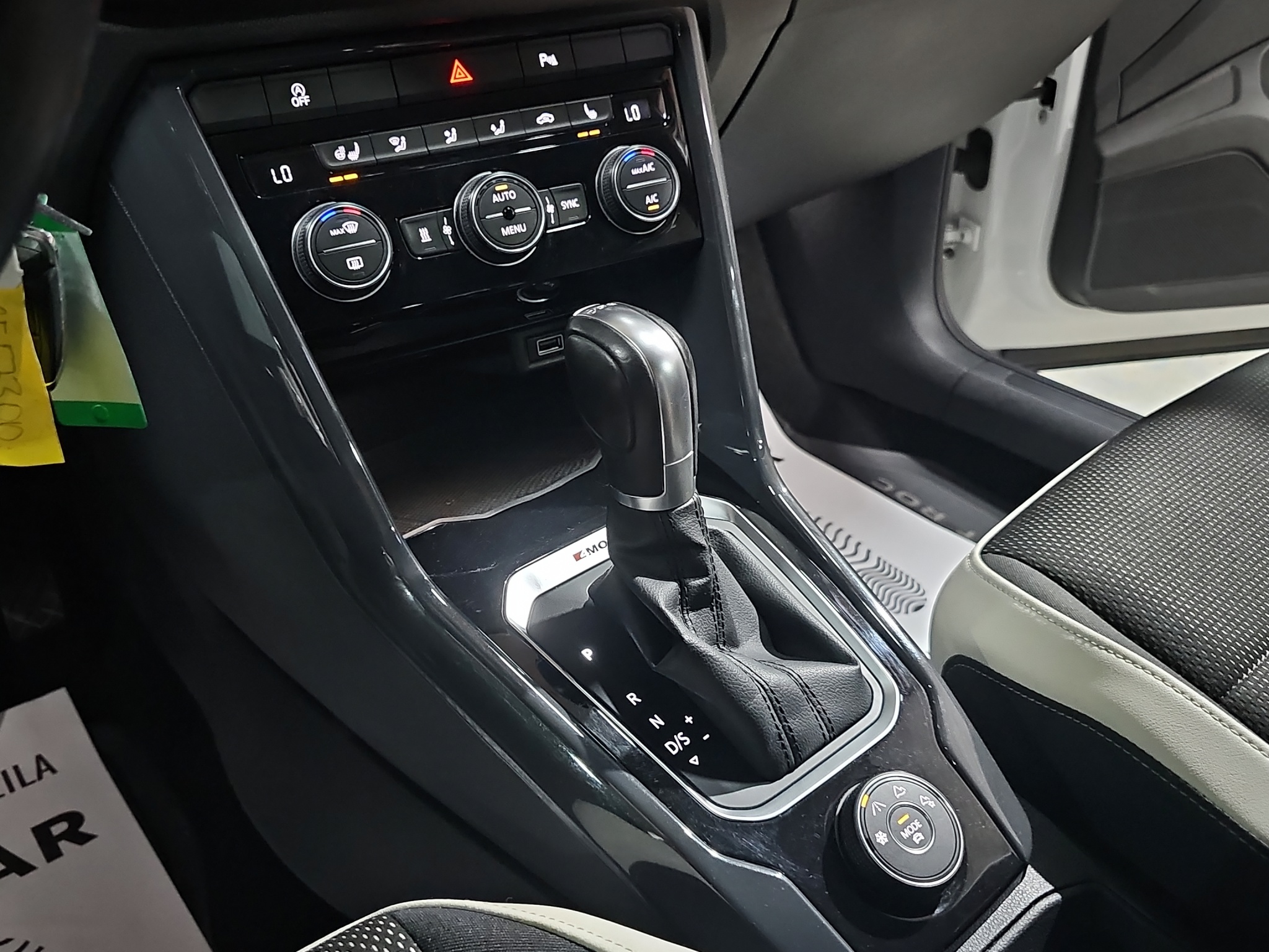 
								Volkswagen T-Roc 4Motion/AUTOM/VIRT full									