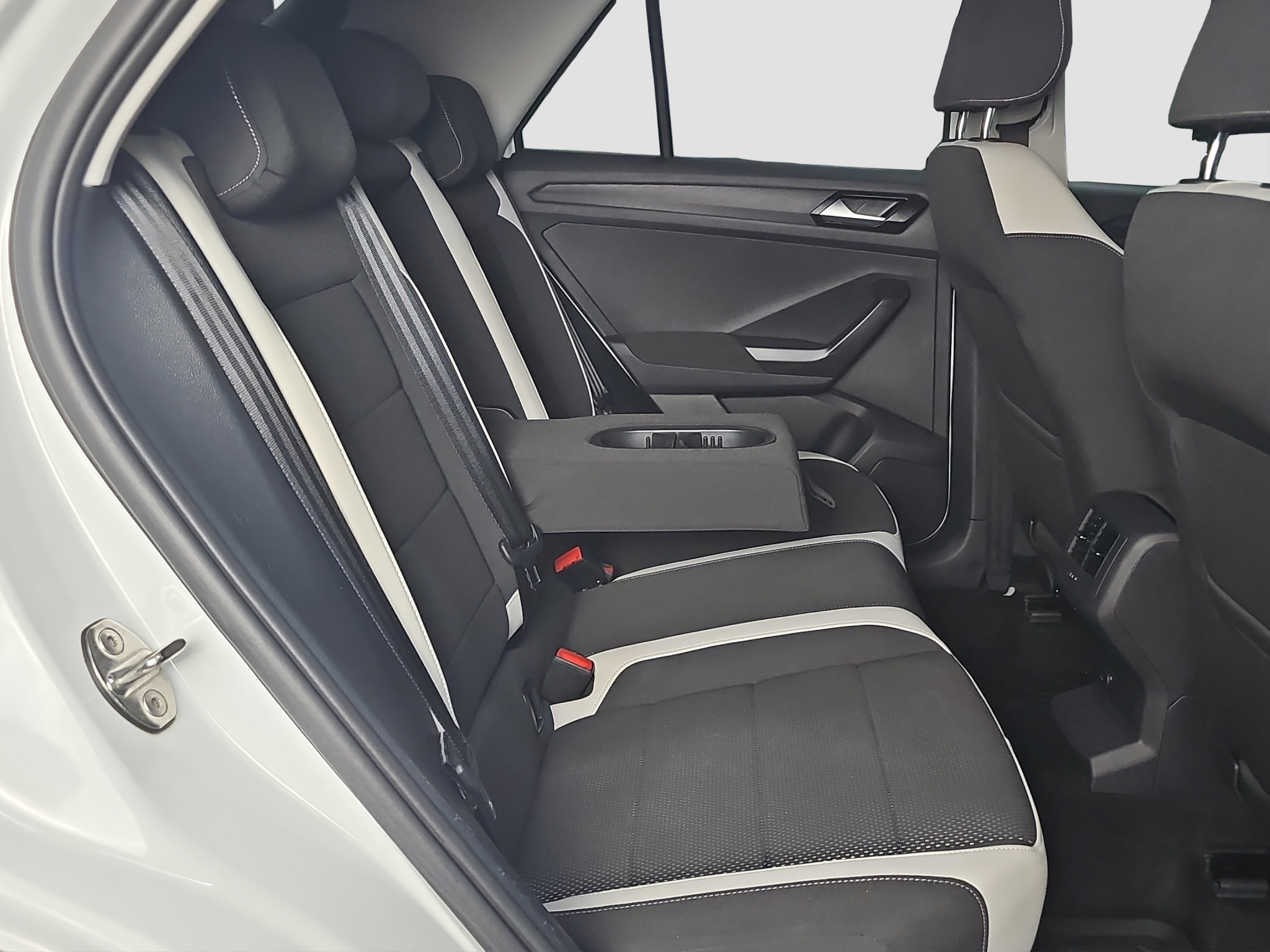 
								Volkswagen T-Roc 4Motion/AUTOM/VIRT full									