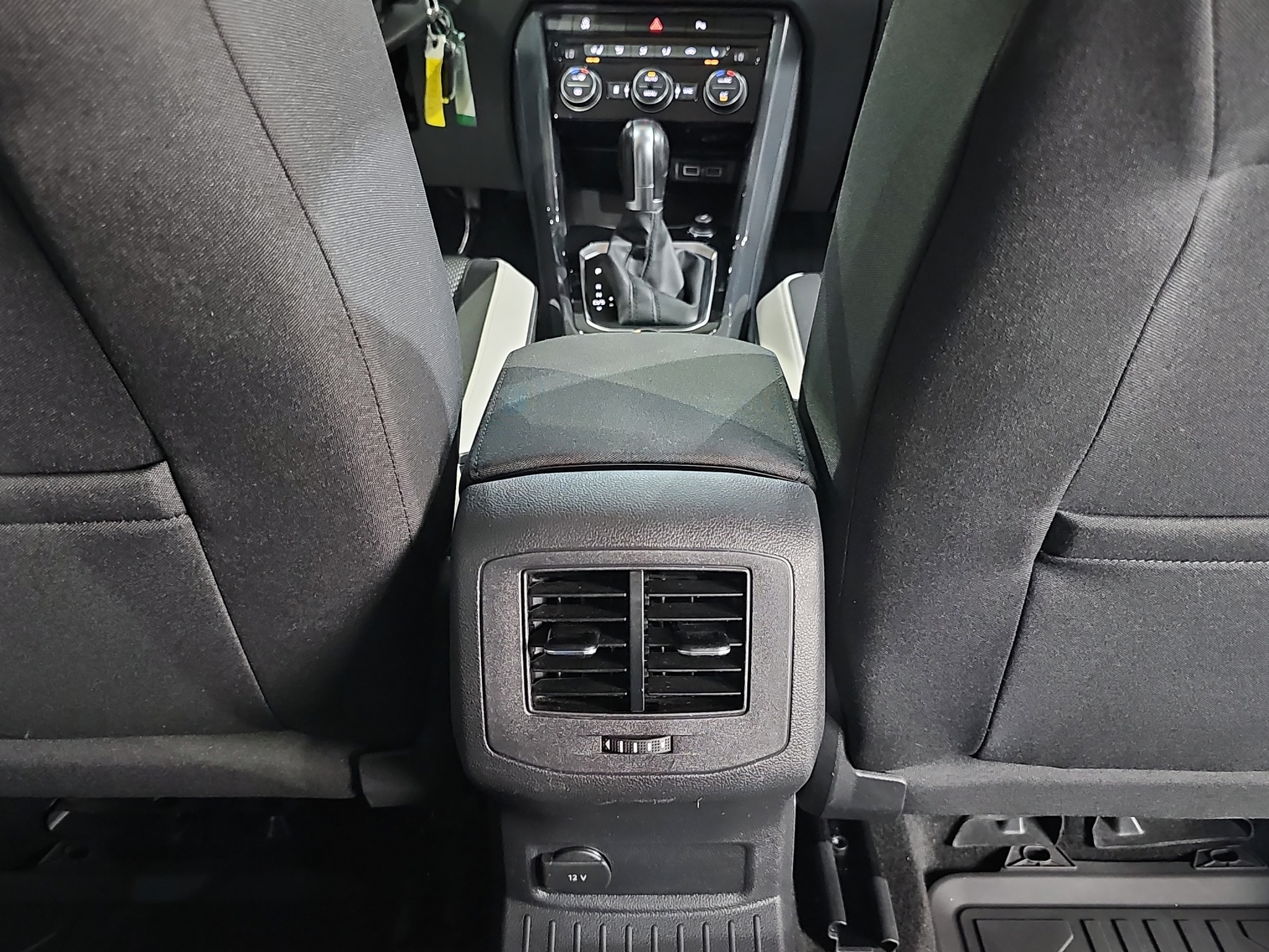 
								Volkswagen T-Roc 4Motion/AUTOM/VIRT full									