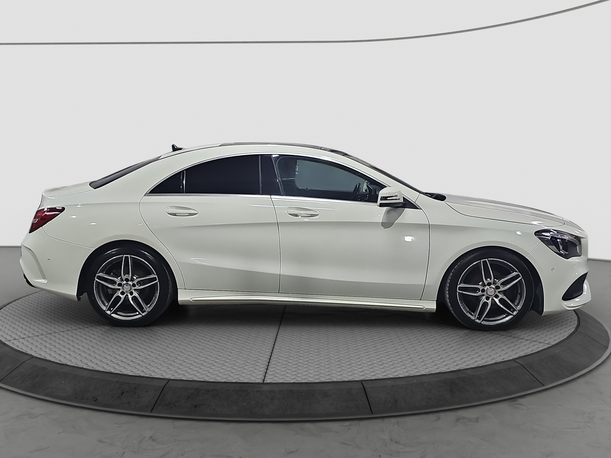 
								Mercedes Benz CLA 180 AMG/AUTO/ŠIBER full									