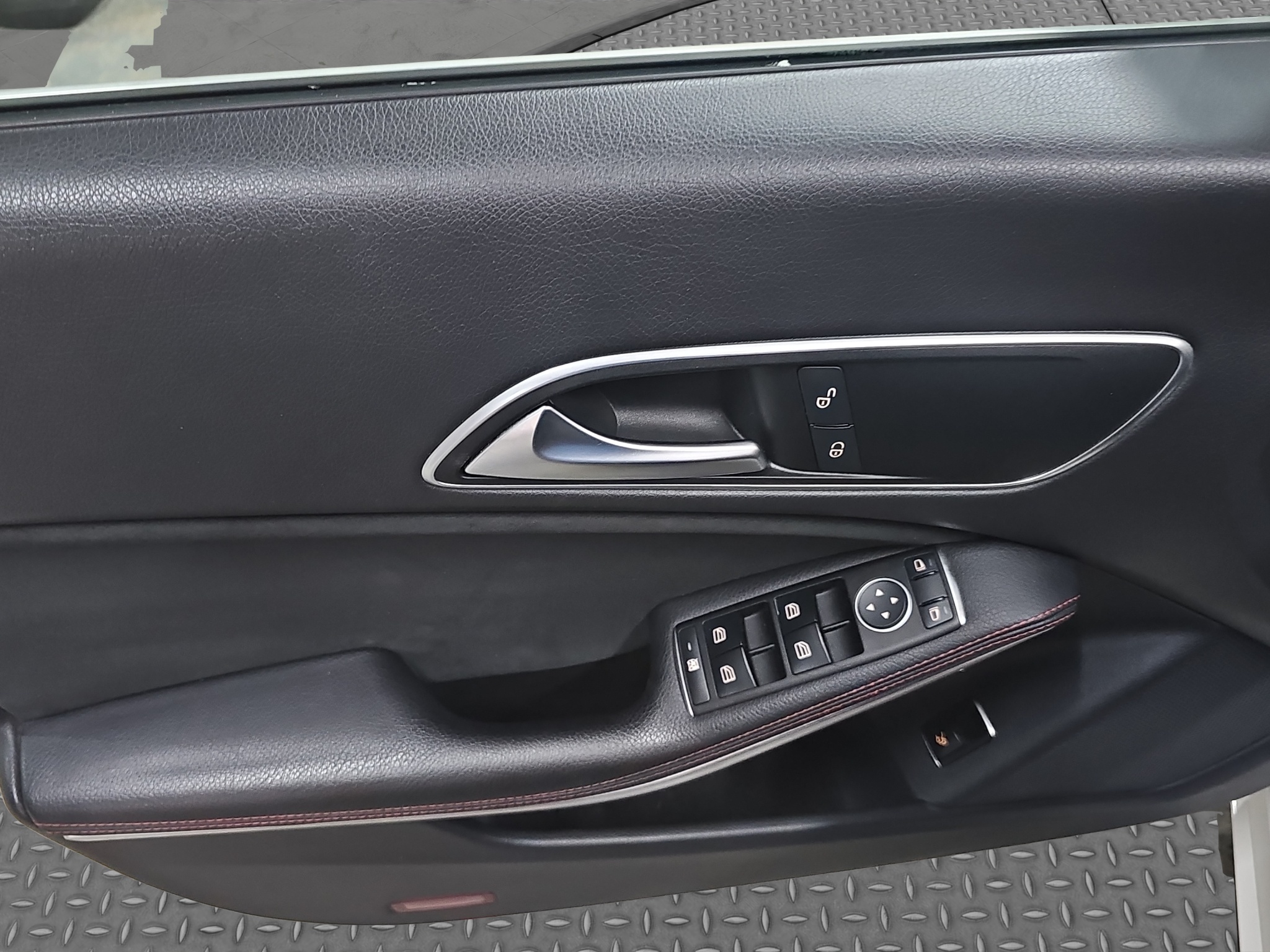 
								Mercedes Benz CLA 180 AMG/AUTO/ŠIBER full									