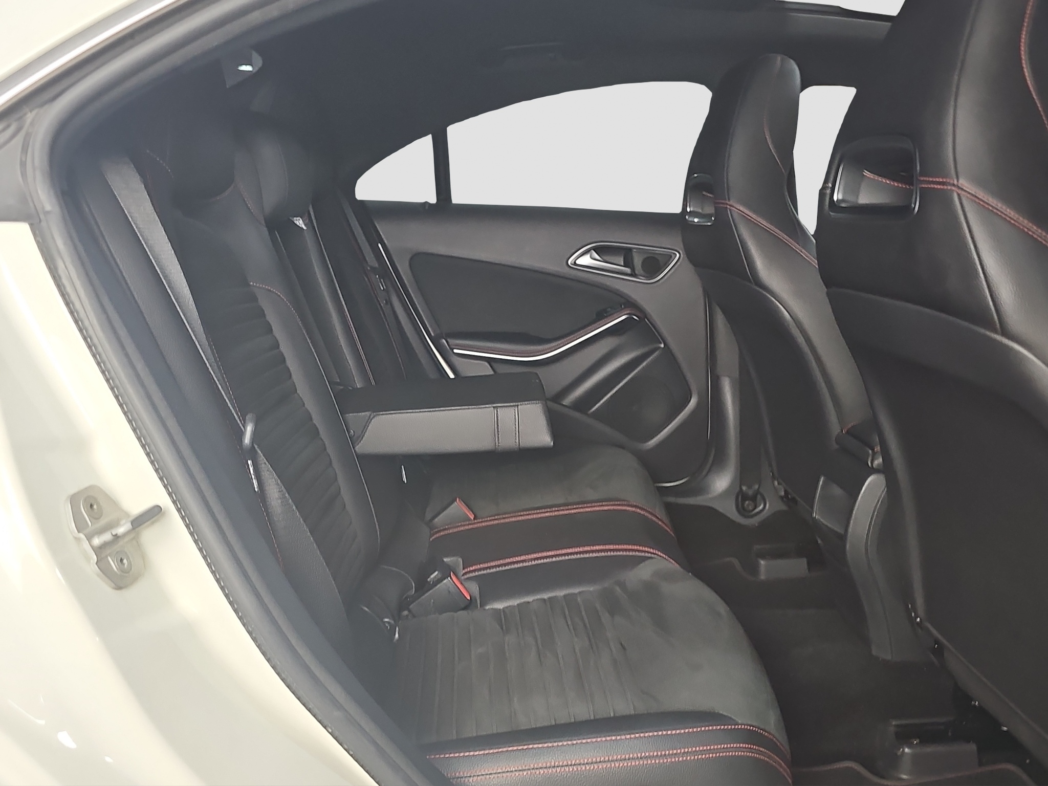 
								Mercedes Benz CLA 180 AMG/AUTO/ŠIBER full									