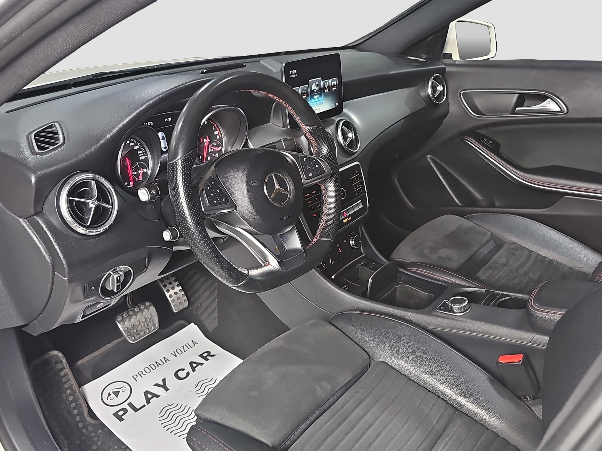 
								Mercedes Benz CLA 180 AMG/AUTO/ŠIBER full									