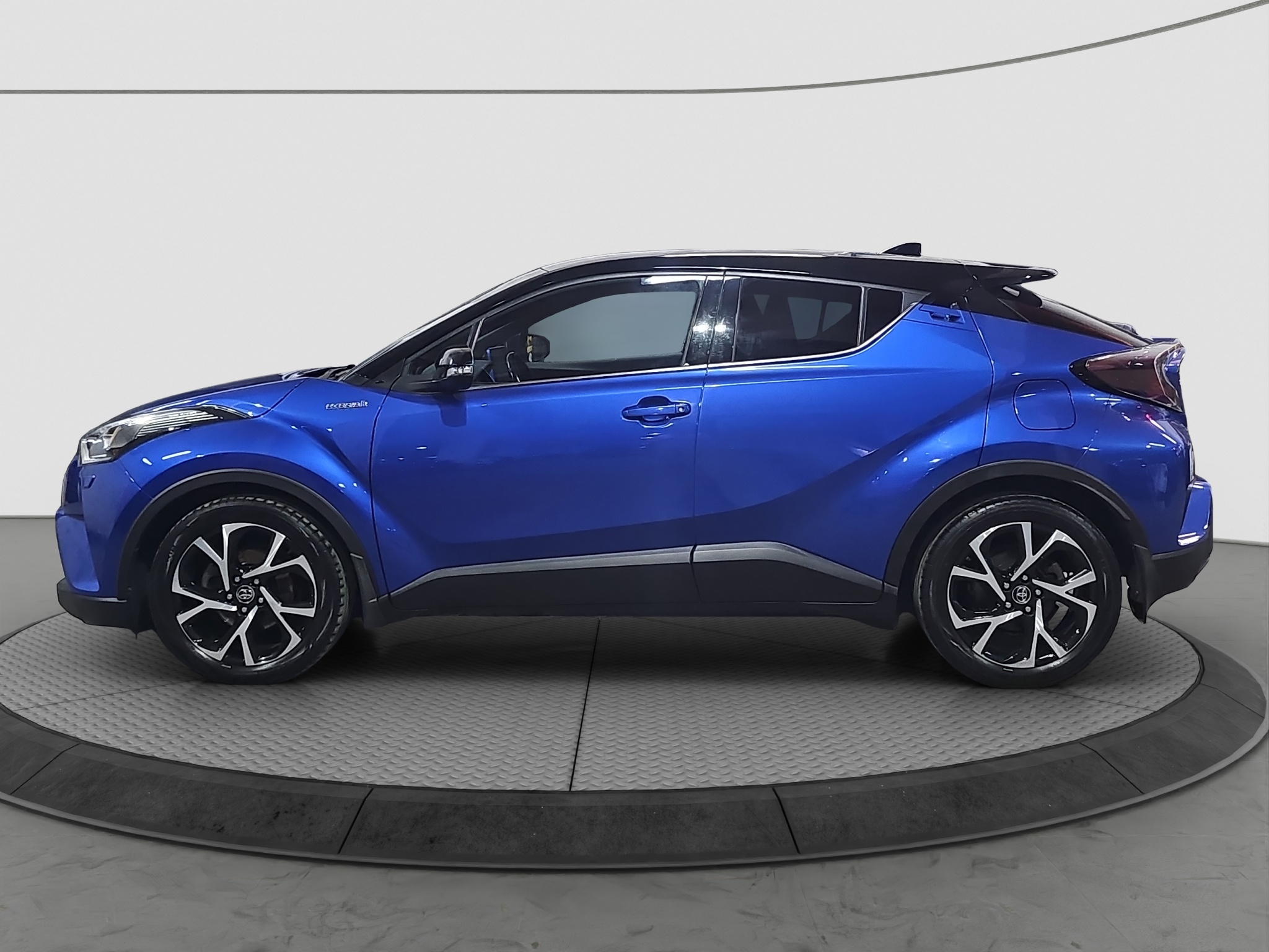 
								Toyota C-HR full									