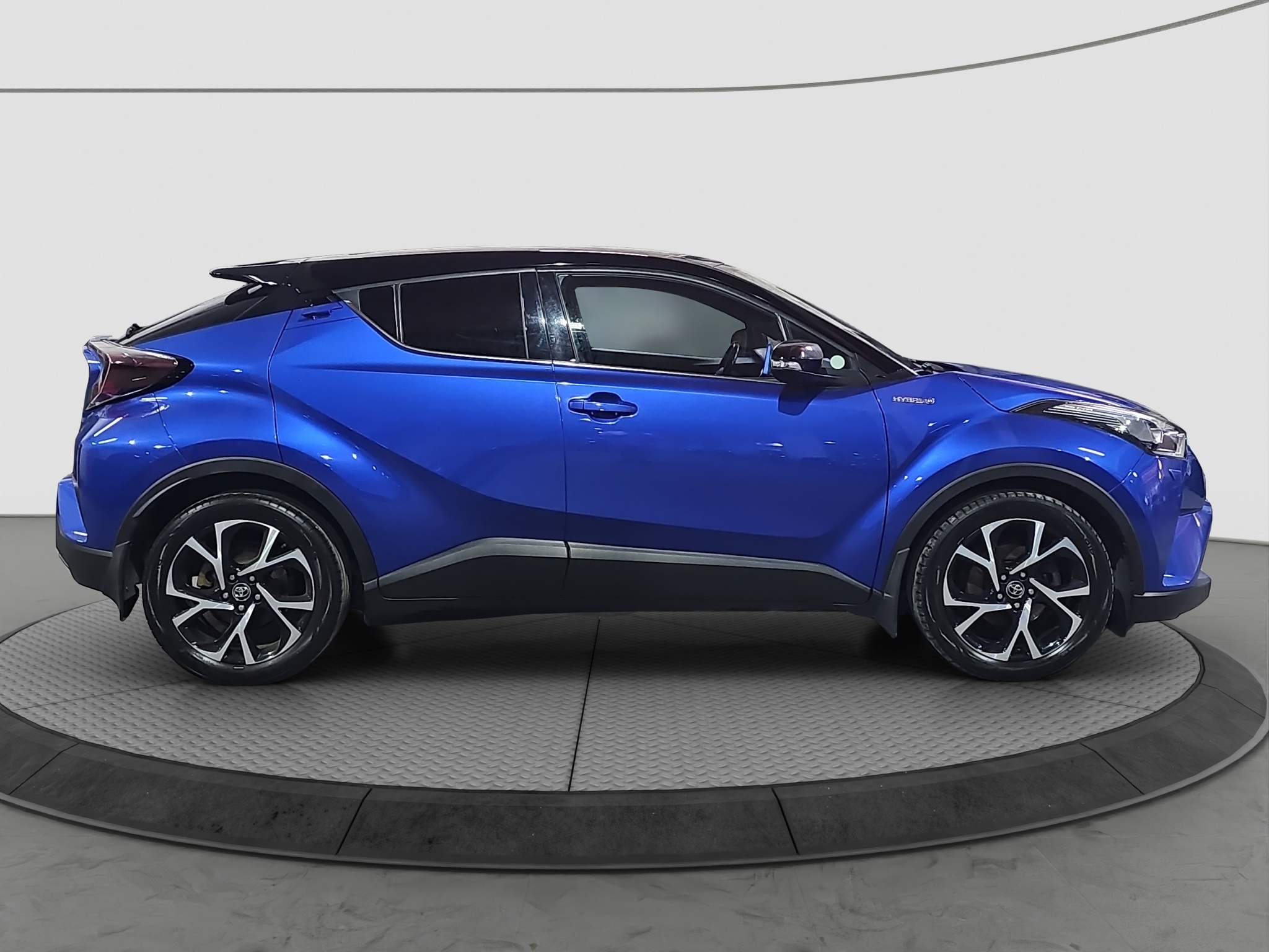 
								Toyota C-HR full									