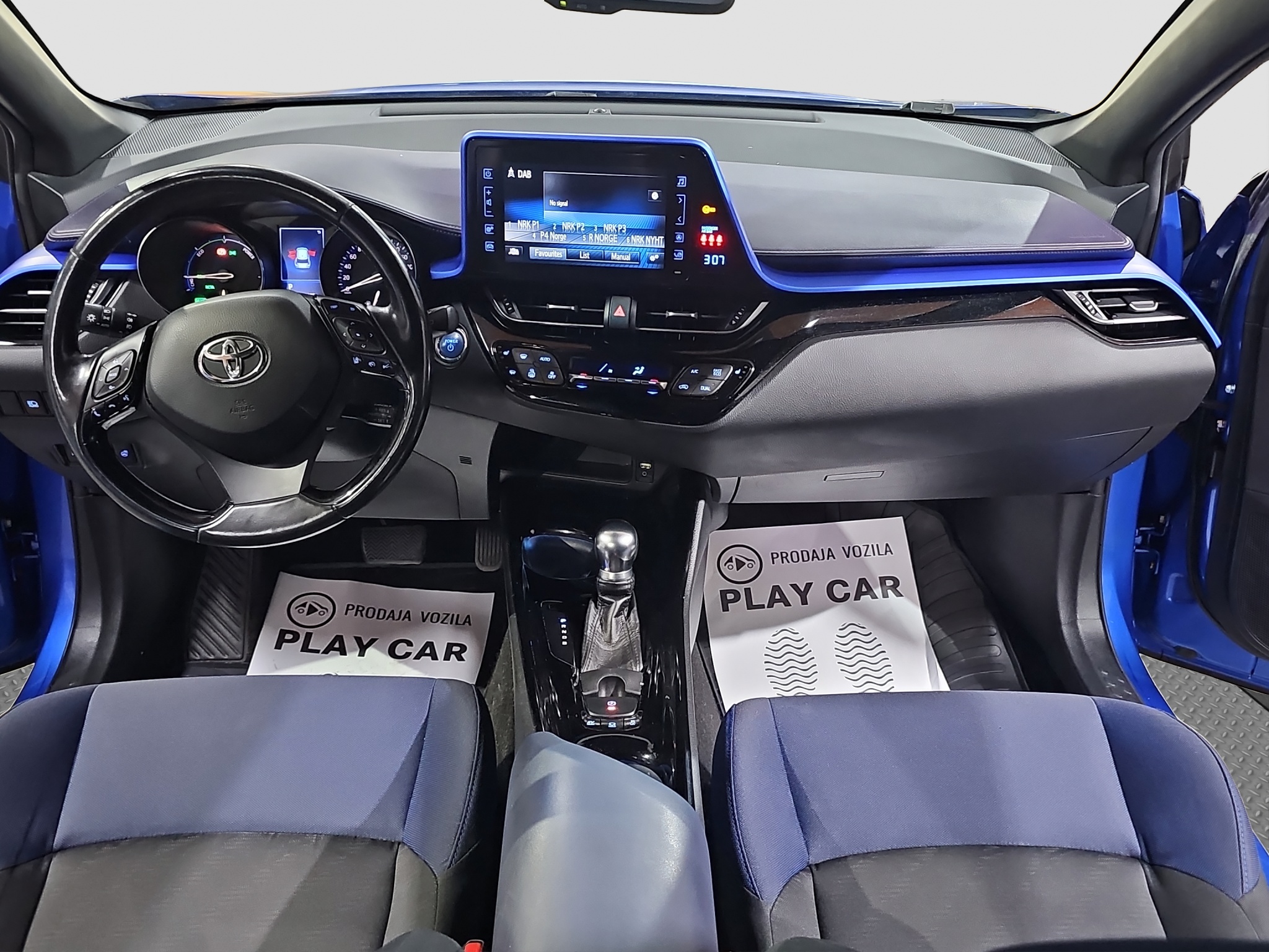
								Toyota C-HR full									