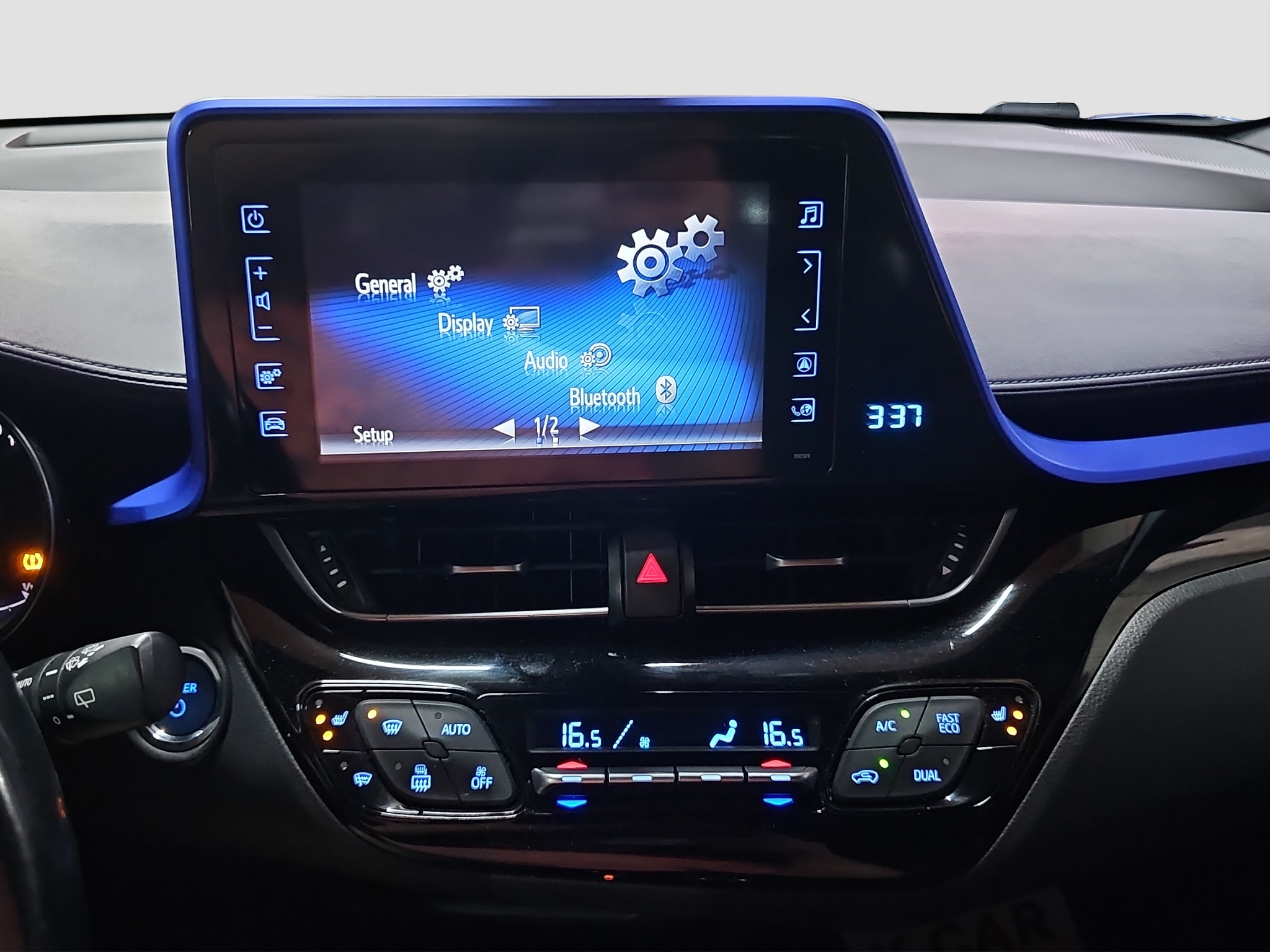 
								Toyota C-HR full									