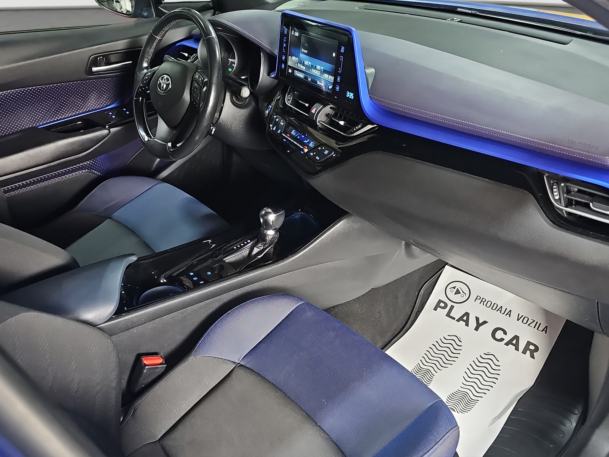
								Toyota C-HR full									