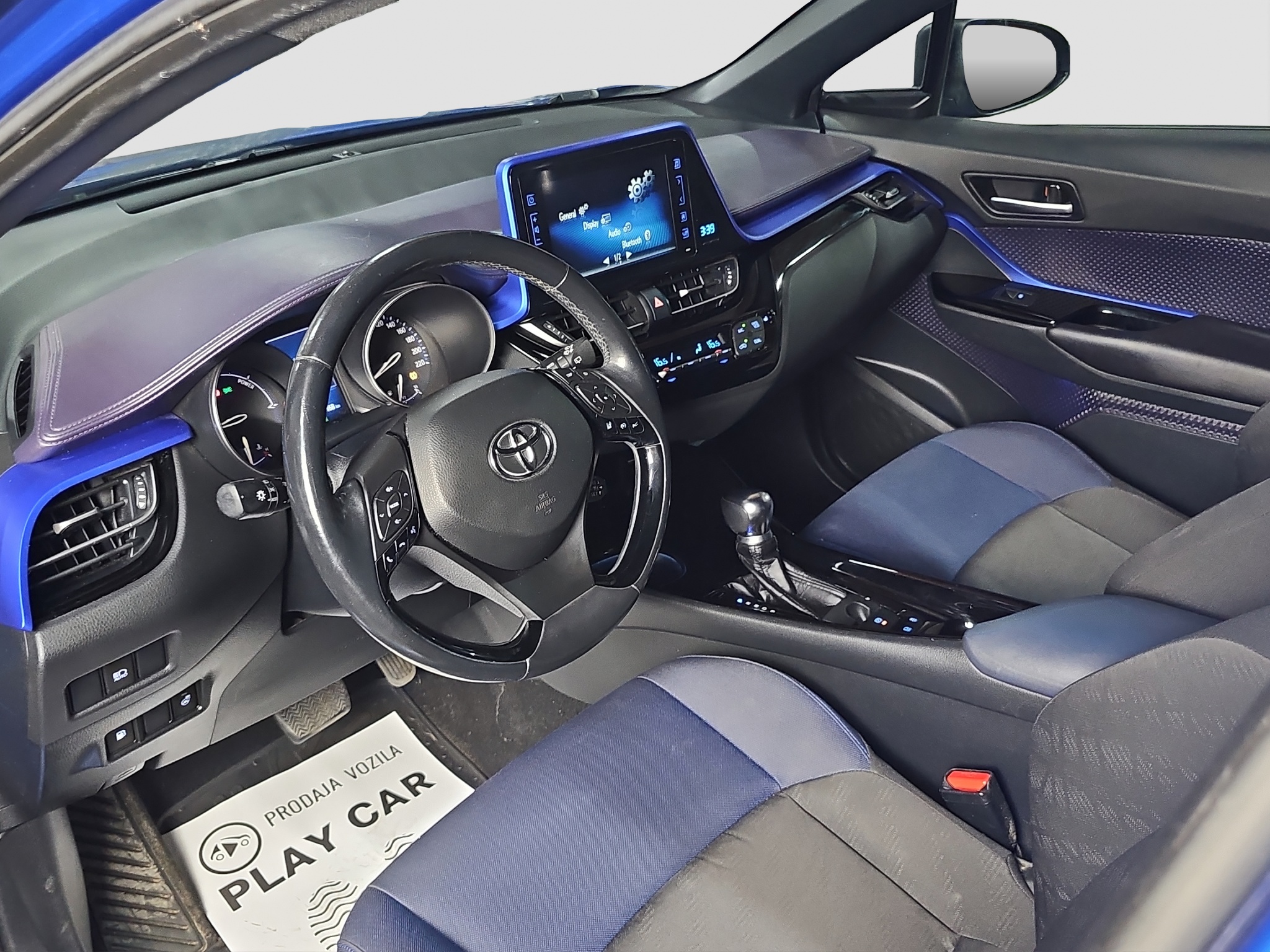 
								Toyota C-HR full									