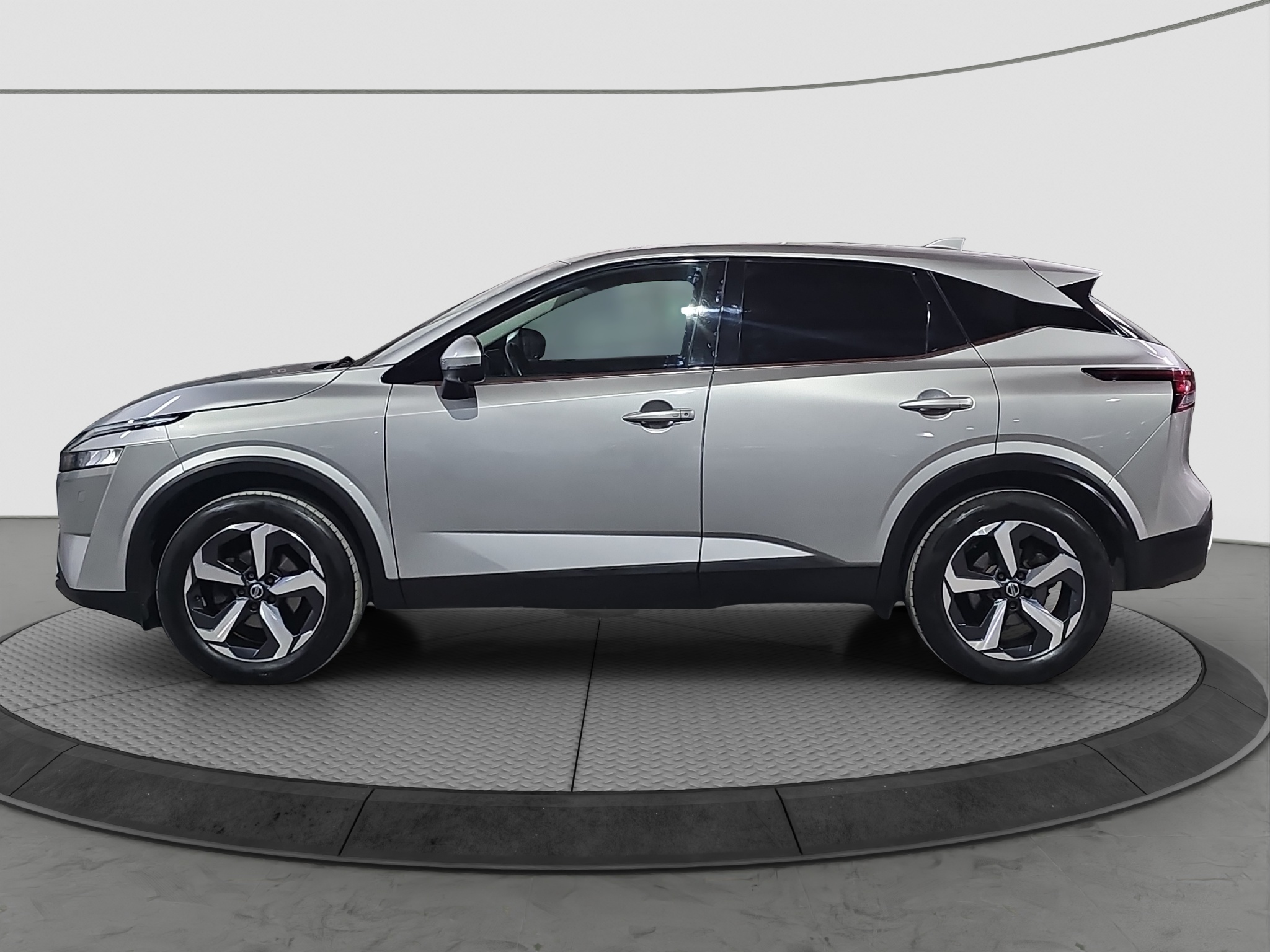 
								Nissan Qashqai 4X4/MildHybrid/AUTO full									