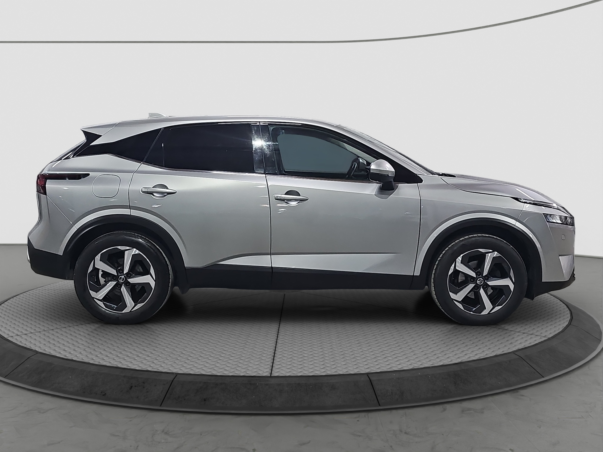 
								Nissan Qashqai 4X4/MildHybrid/AUTO full									