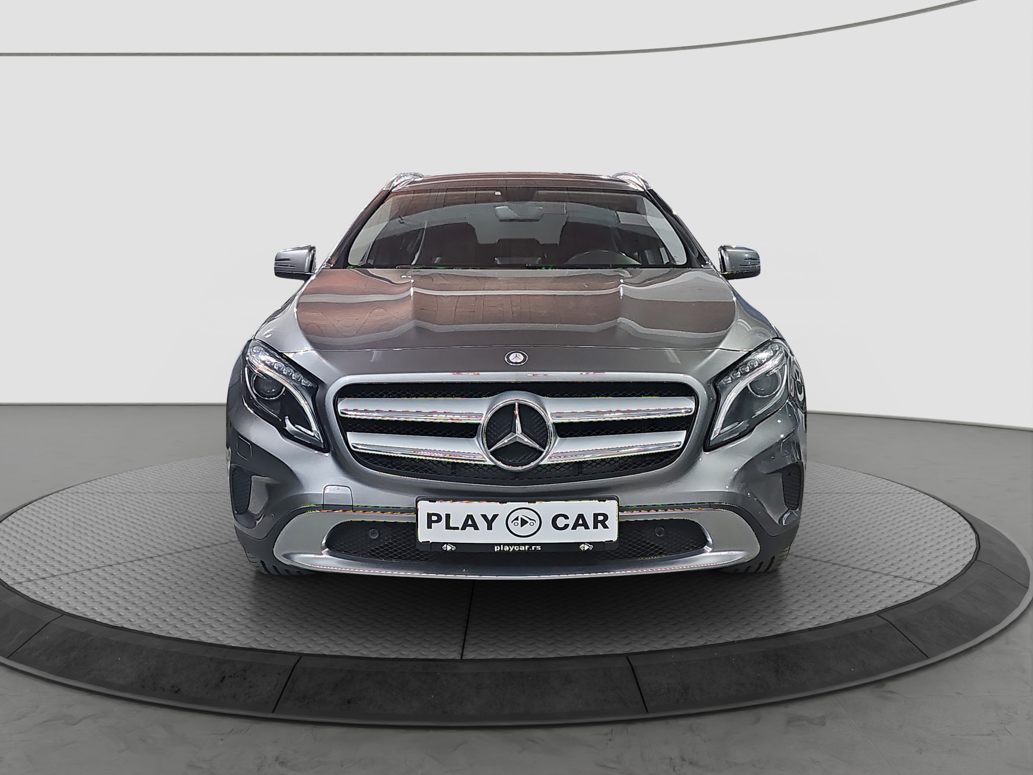 
								Mercedes Benz GLA 180 AUTO/DOBAR full									