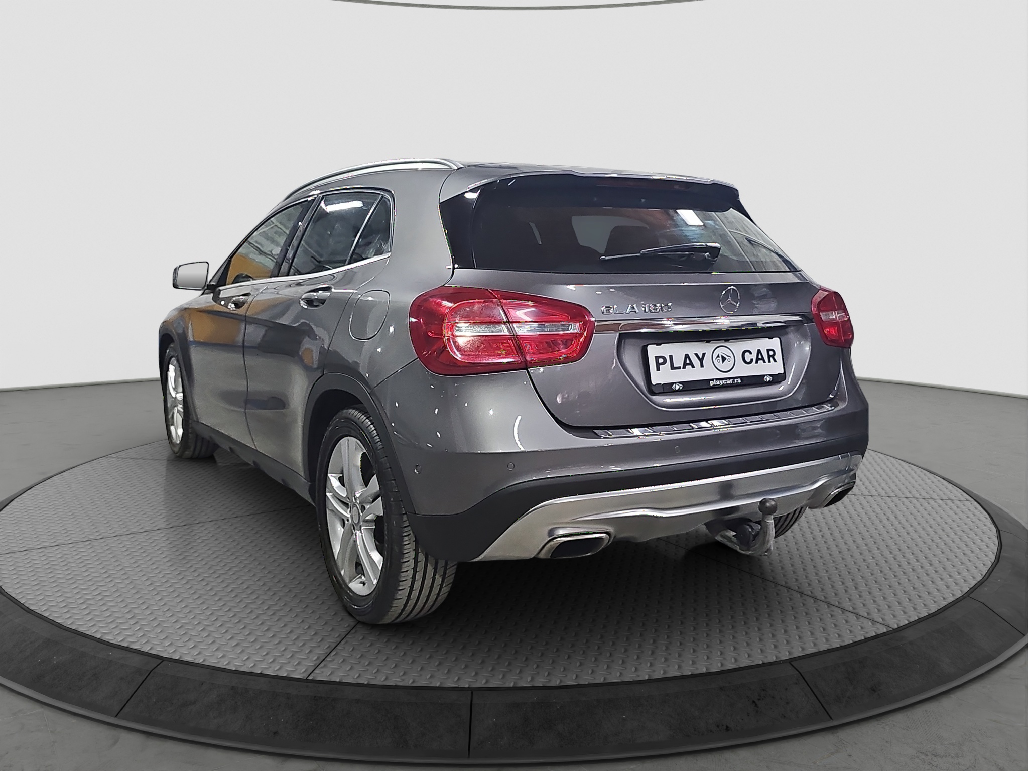 
								Mercedes Benz GLA 180 AUTO/DOBAR full									