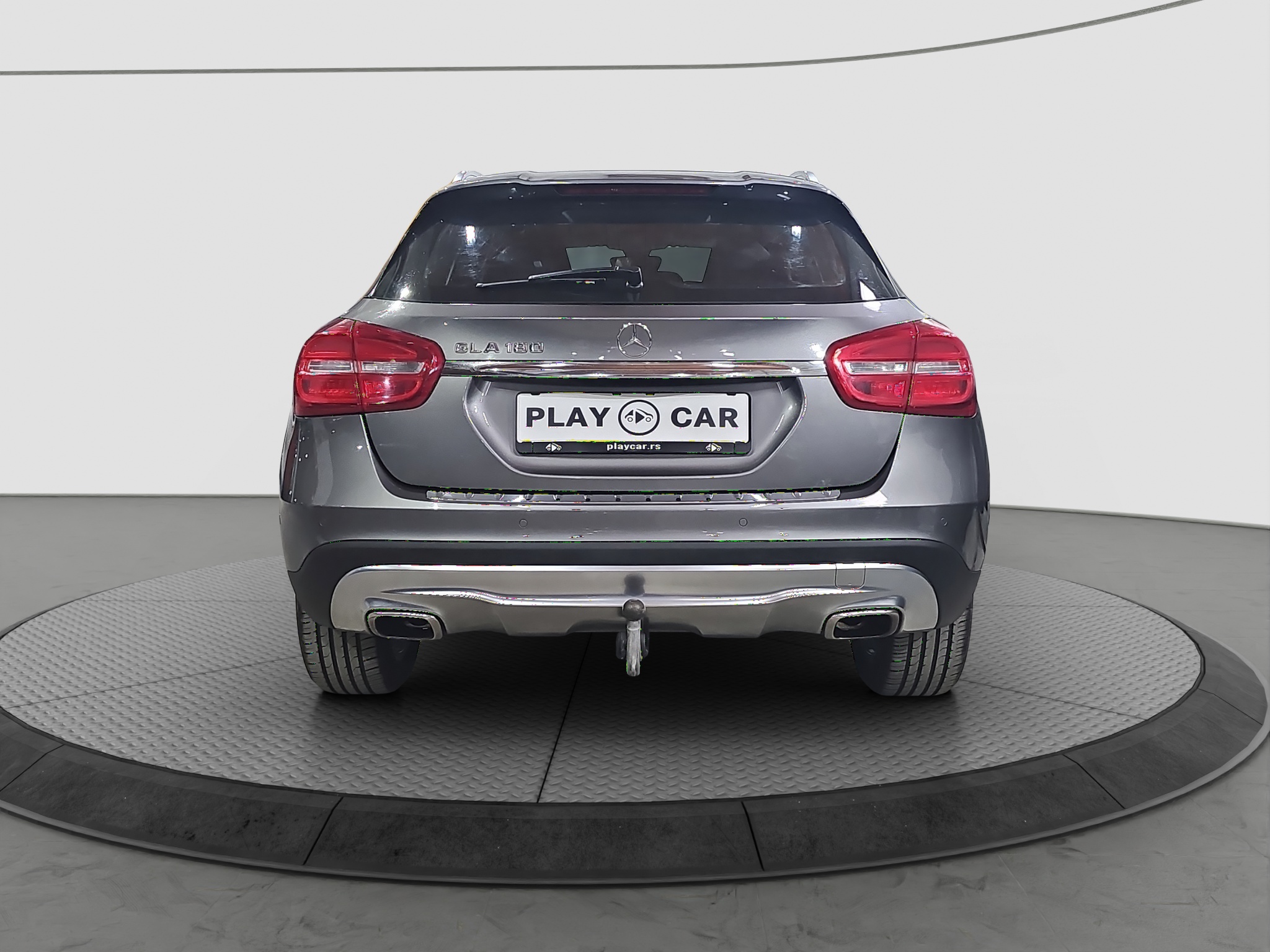 
								Mercedes Benz GLA 180 AUTO/DOBAR full									