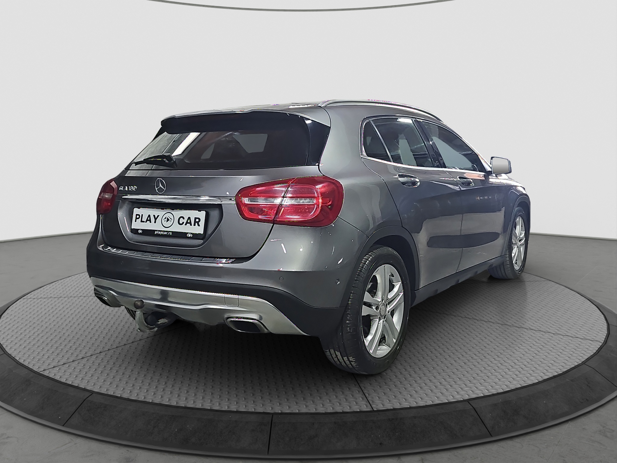 
								Mercedes Benz GLA 180 AUTO/DOBAR full									