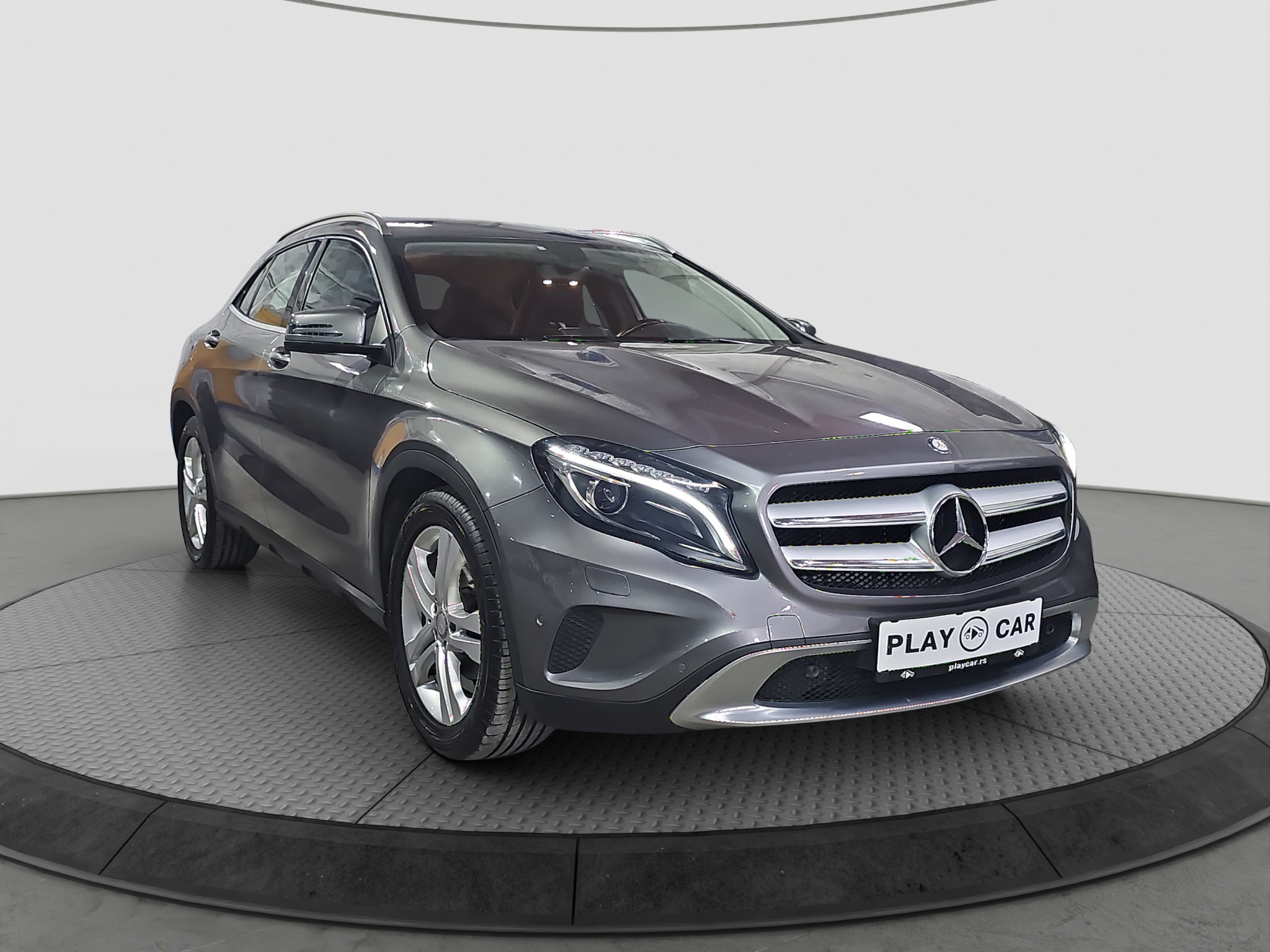 
								Mercedes Benz GLA 180 AUTO/DOBAR full									