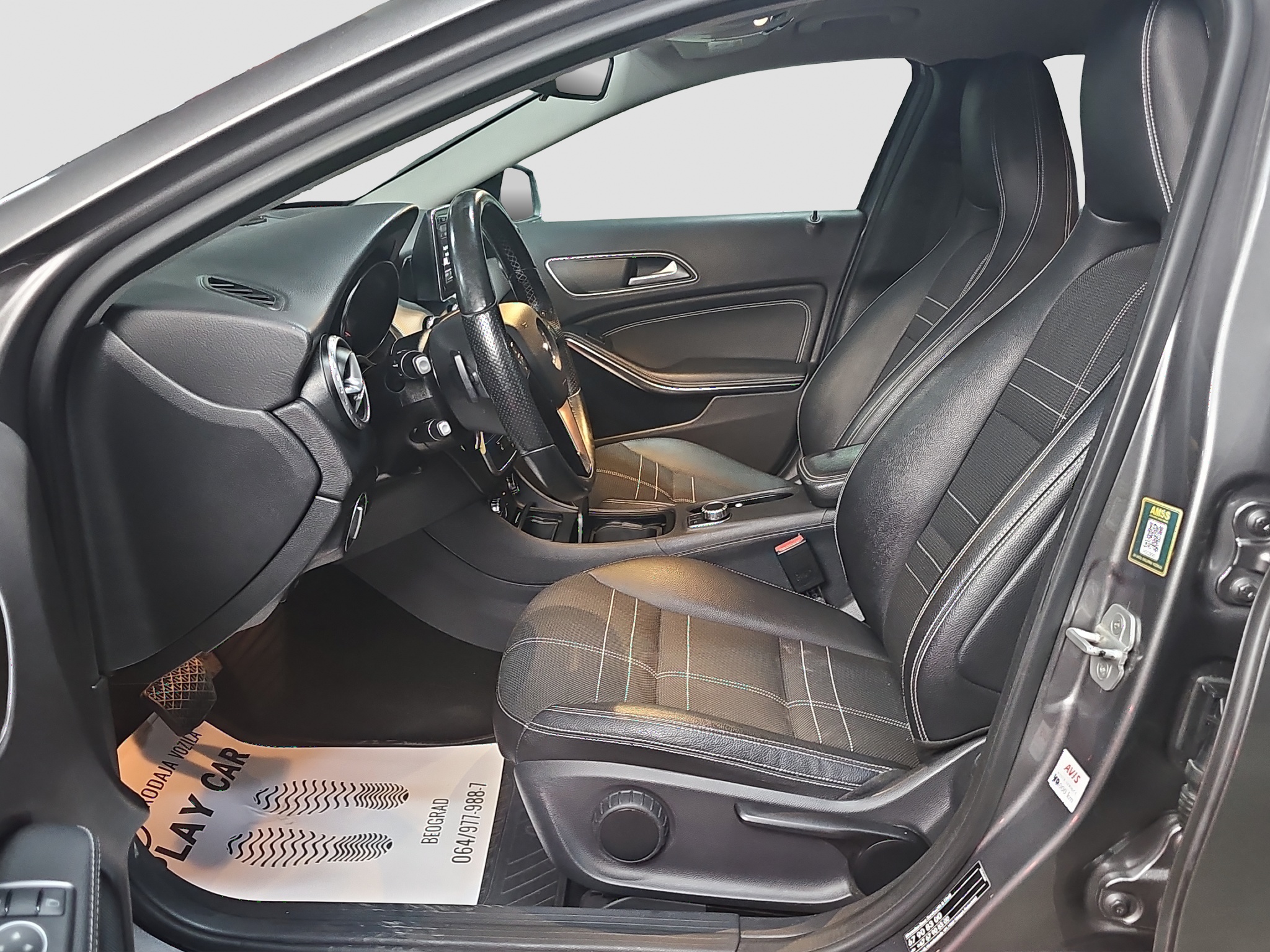 
								Mercedes Benz GLA 180 AUTO/DOBAR full									