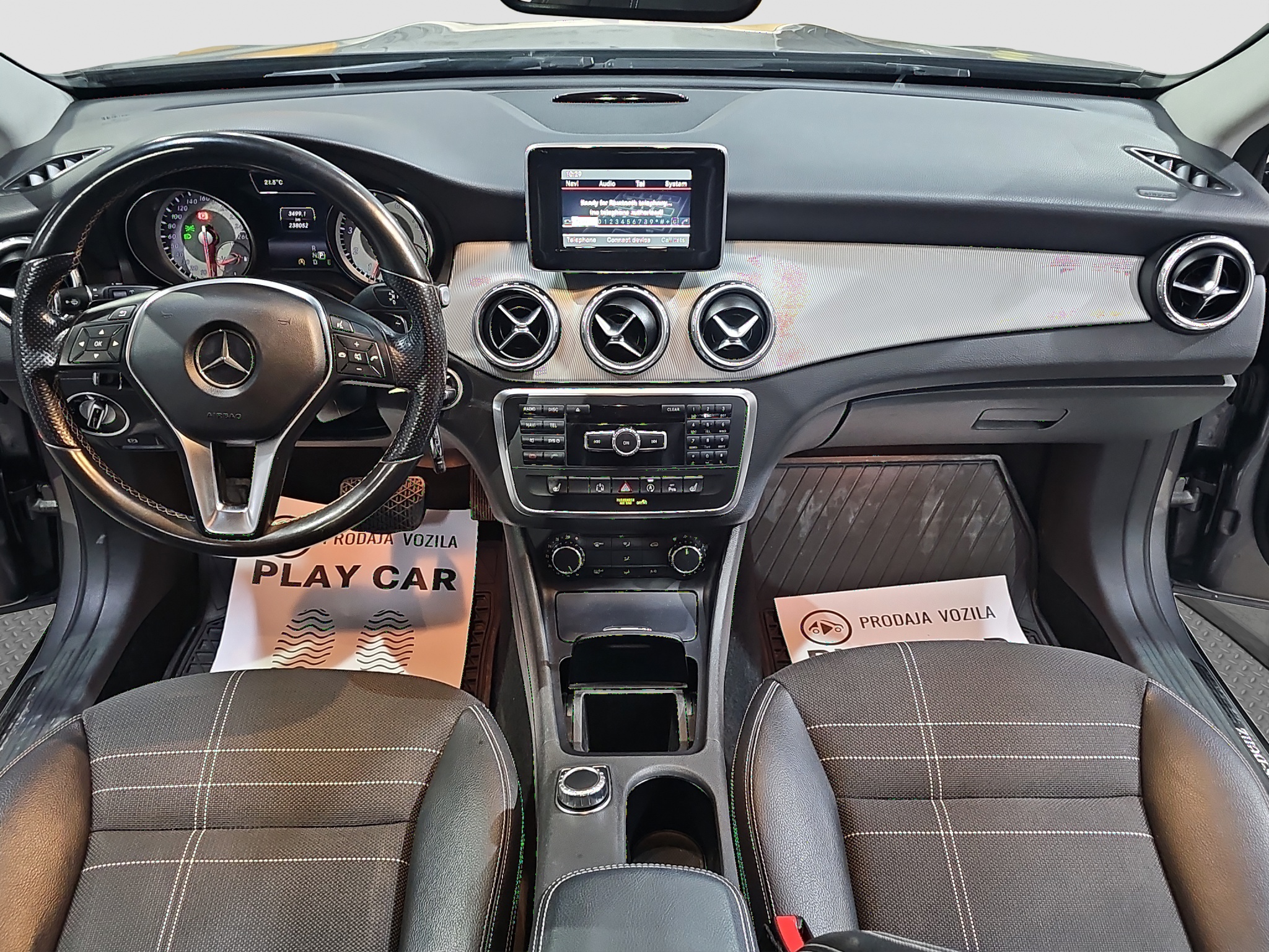 
								Mercedes Benz GLA 180 AUTO/DOBAR full									