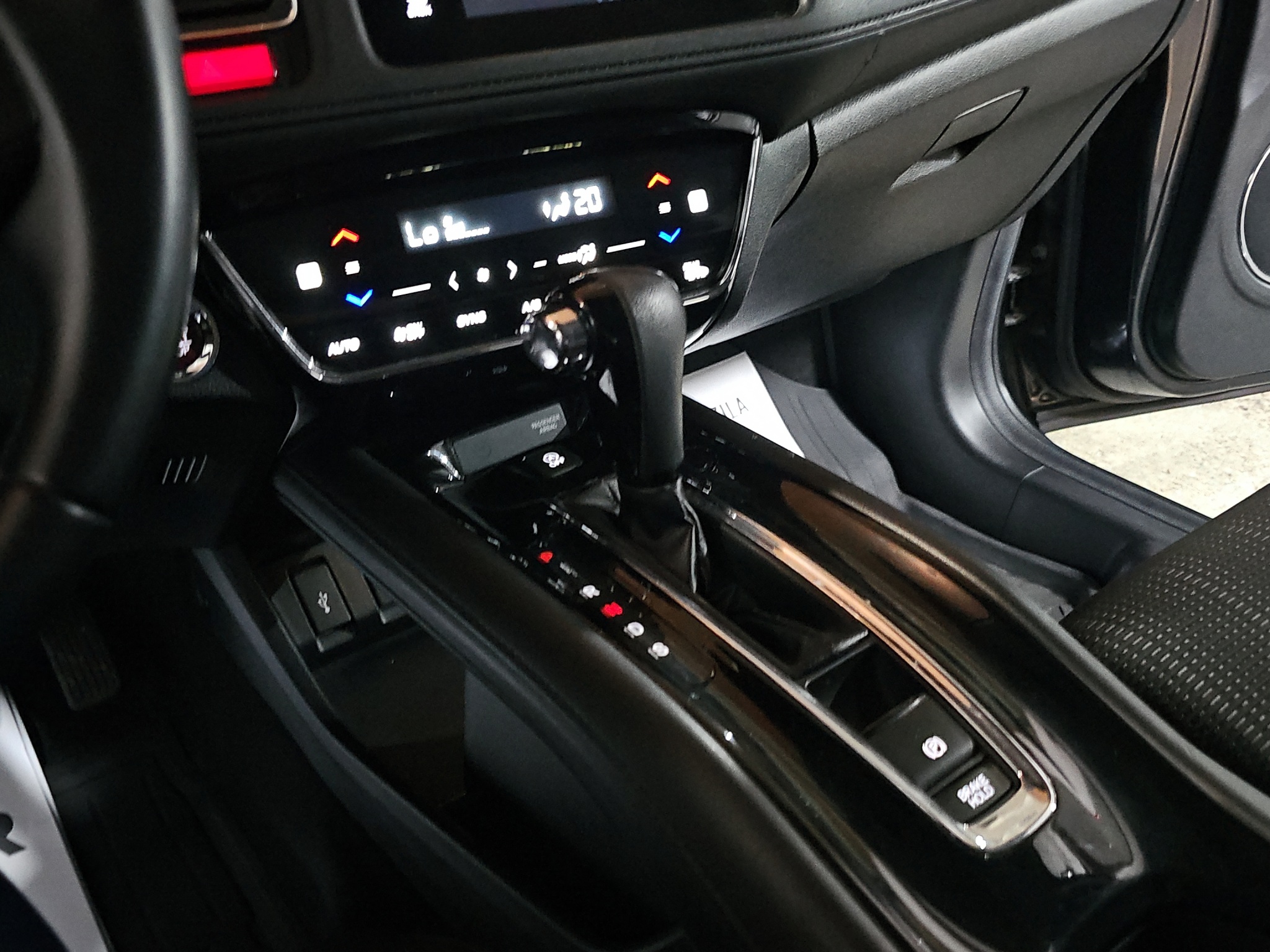 
								Honda HR-V PANO/SIBER/AUTO full									