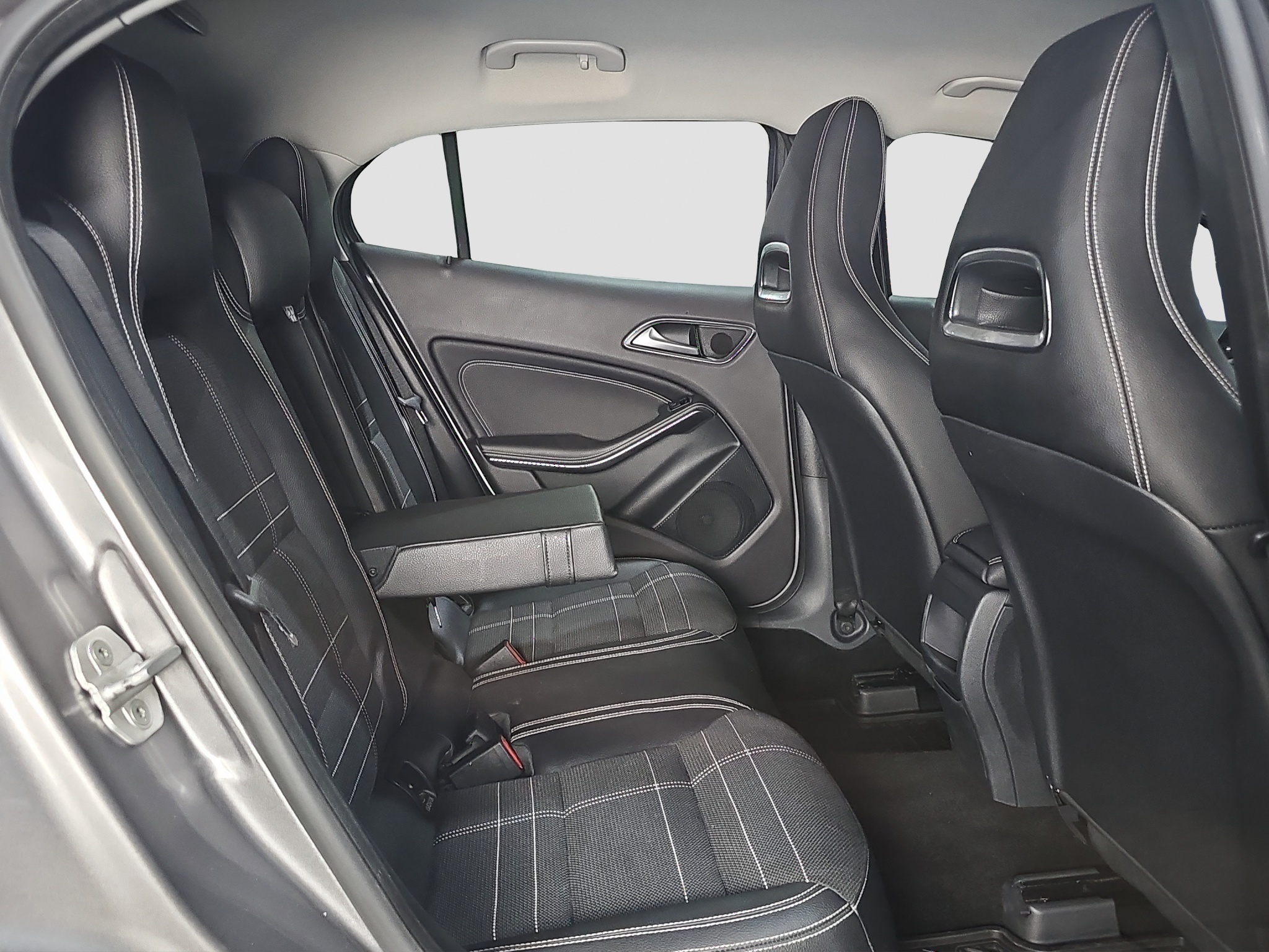 
								Mercedes Benz GLA 180 AUTO/DOBAR full									