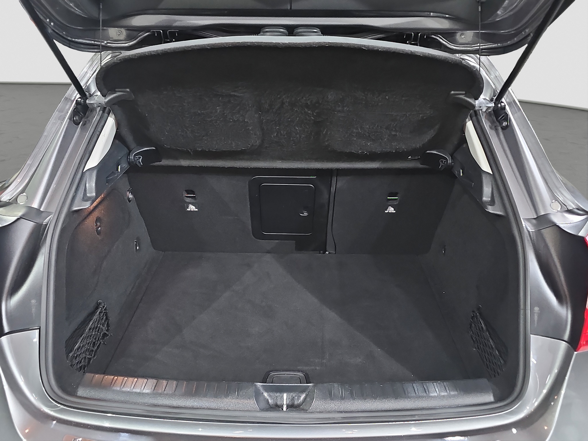 
								Mercedes Benz GLA 180 AUTO/DOBAR full									