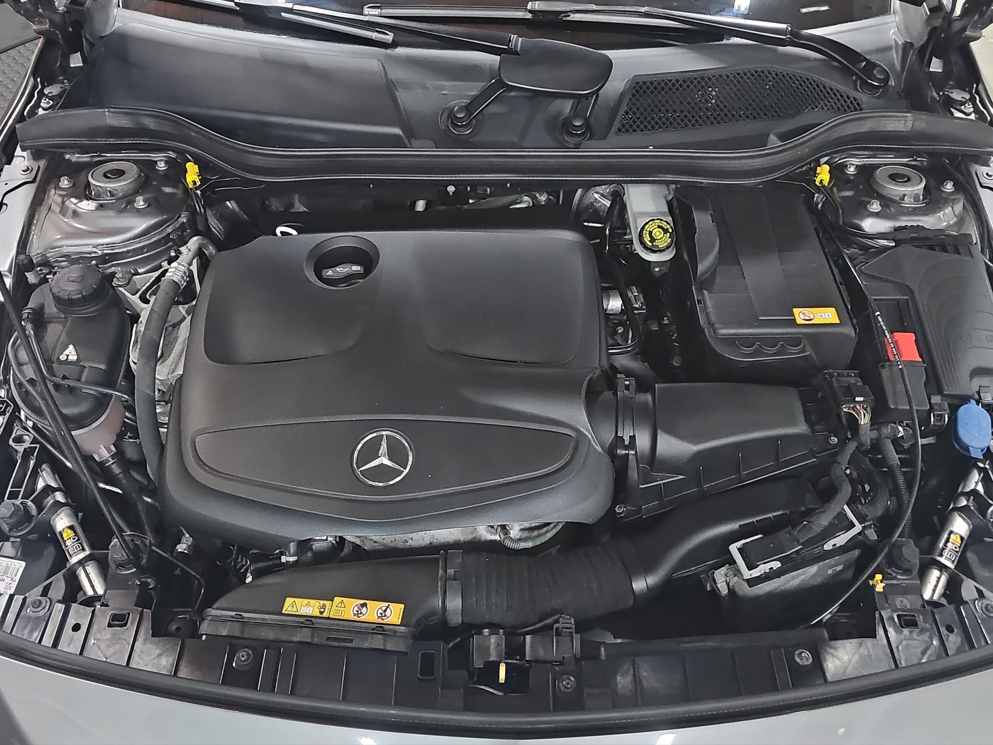 
								Mercedes Benz GLA 180 AUTO/DOBAR full									