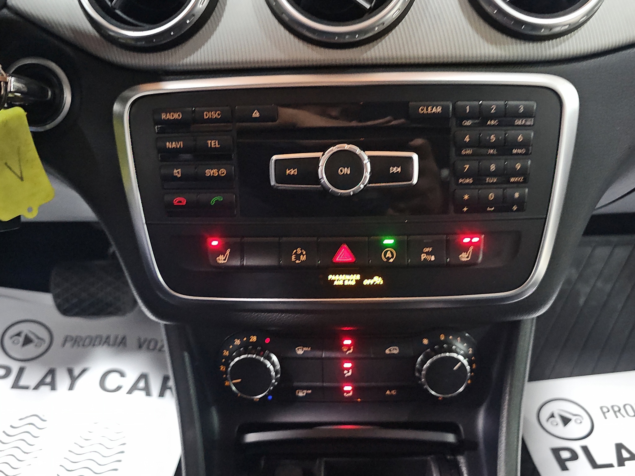 
								Mercedes Benz GLA 180 AUTO/DOBAR full									