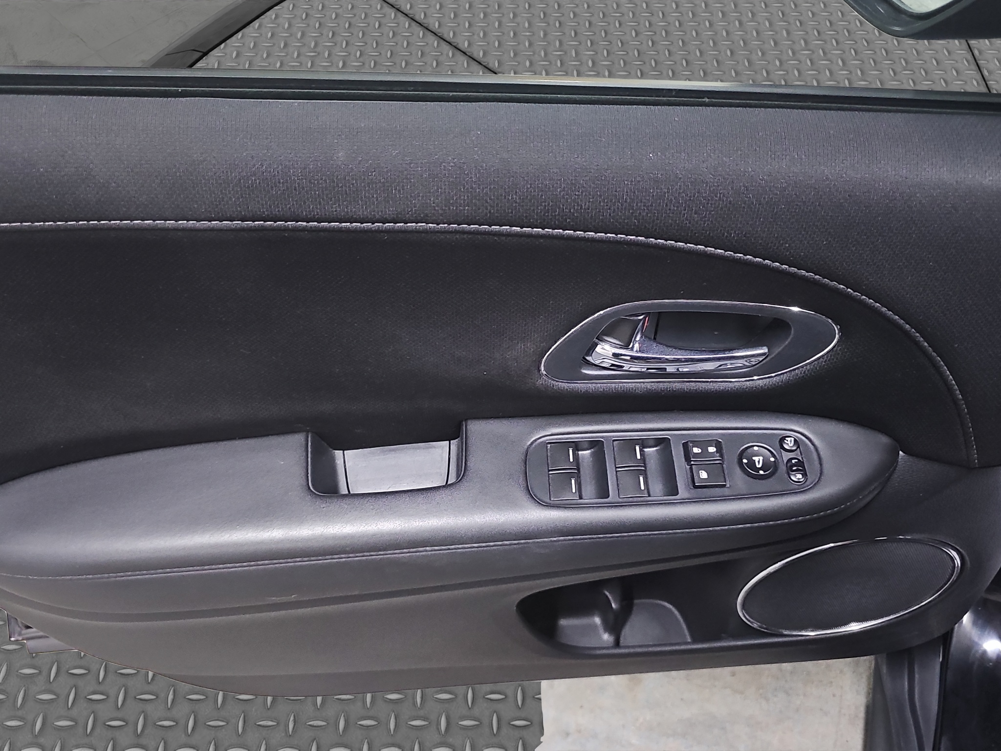 
								Honda HR-V PANO/SIBER/AUTO full									