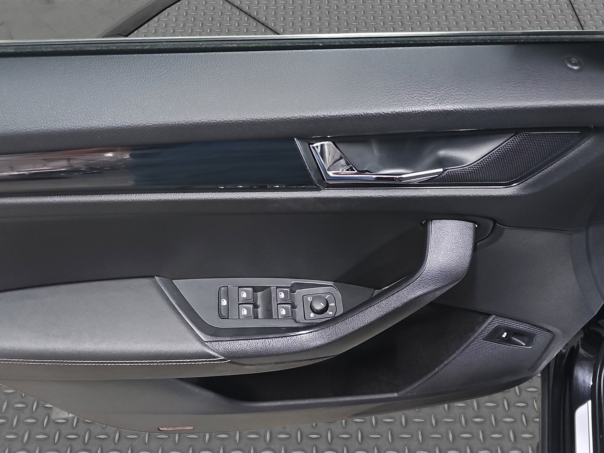 
								Škoda Kodiaq VIRT/AWD/MATR/DSG full									