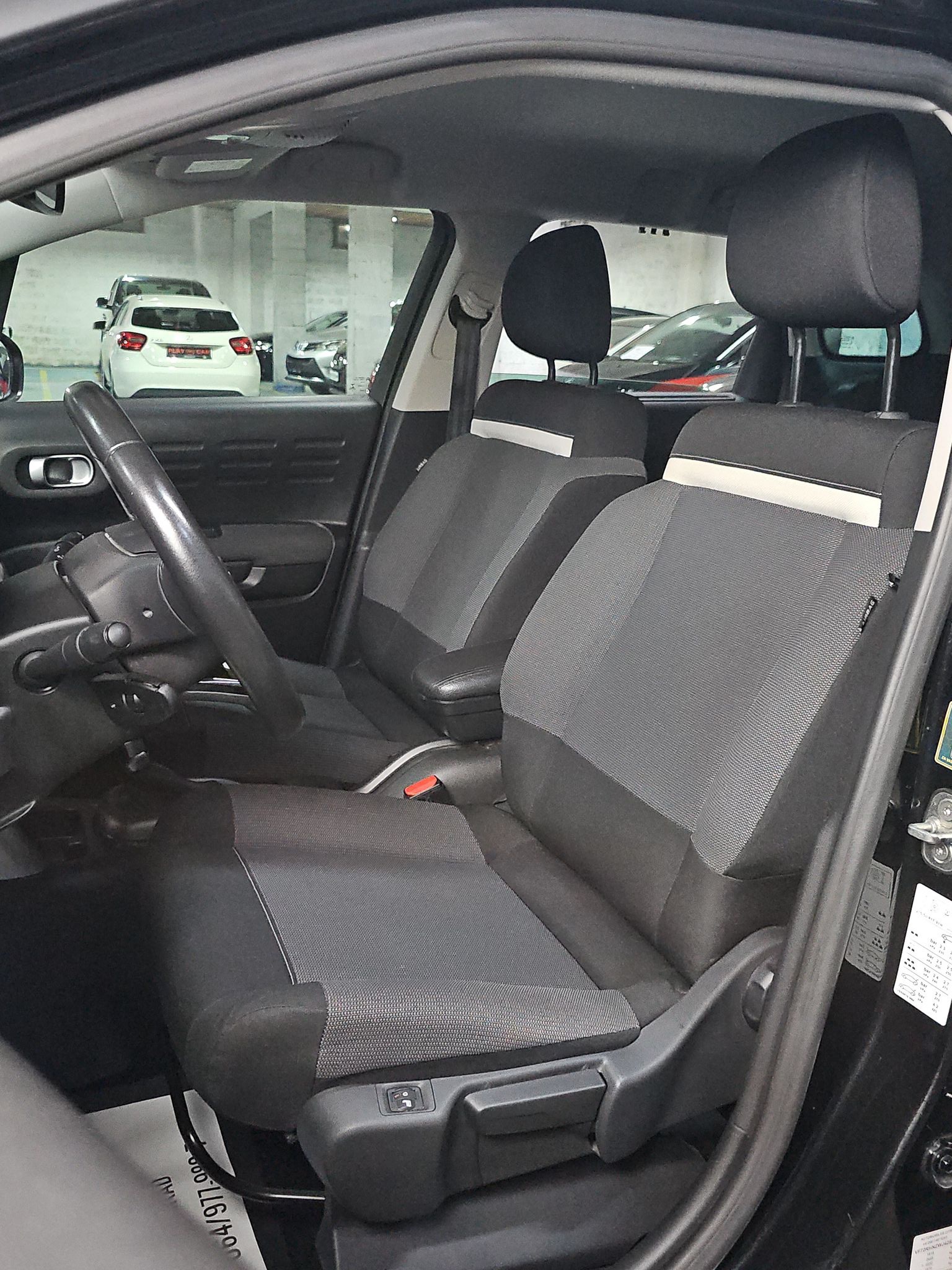 
								Citroen C3 Aircross full									