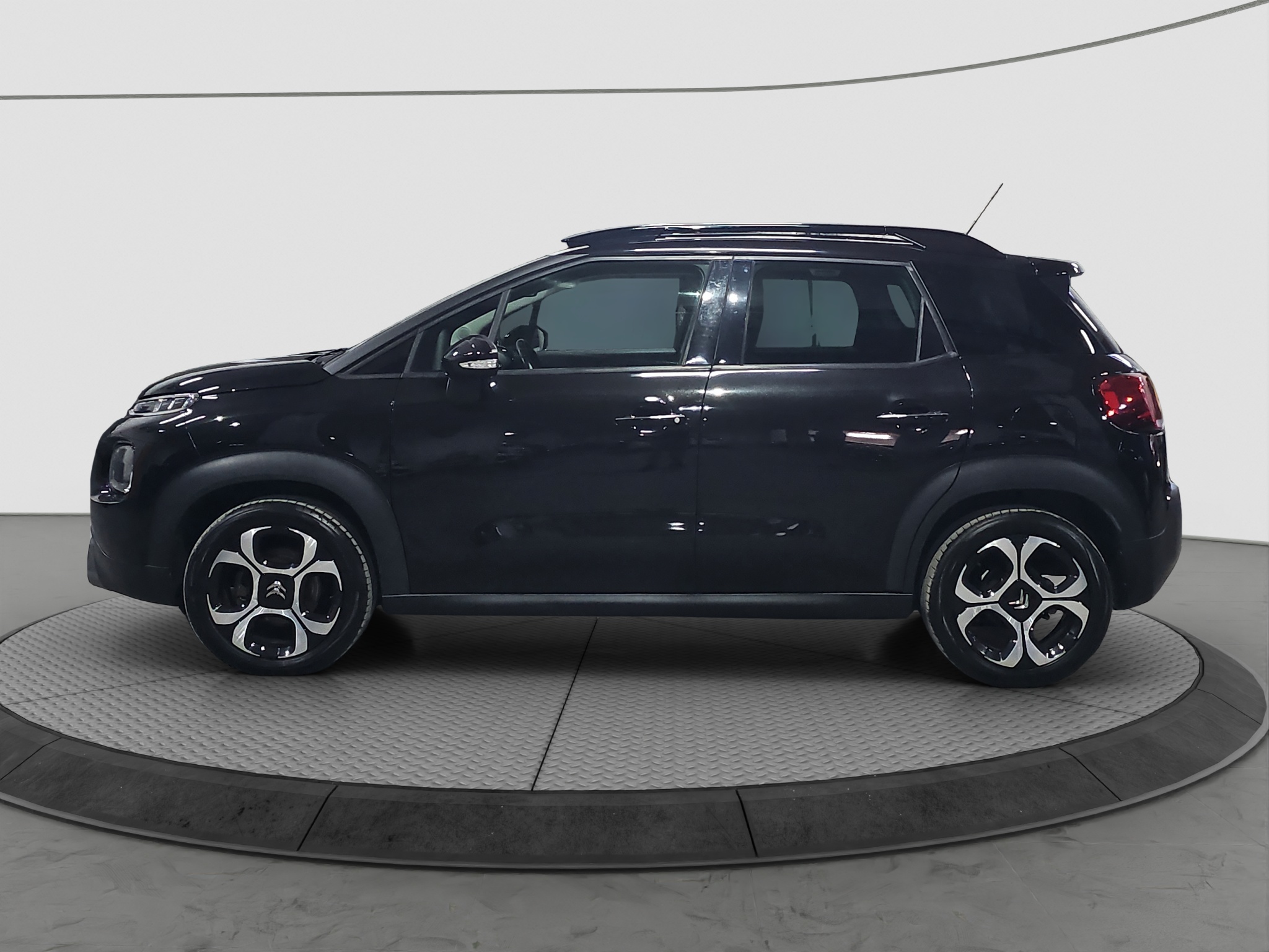 
								Citroen C3 Aircross full									