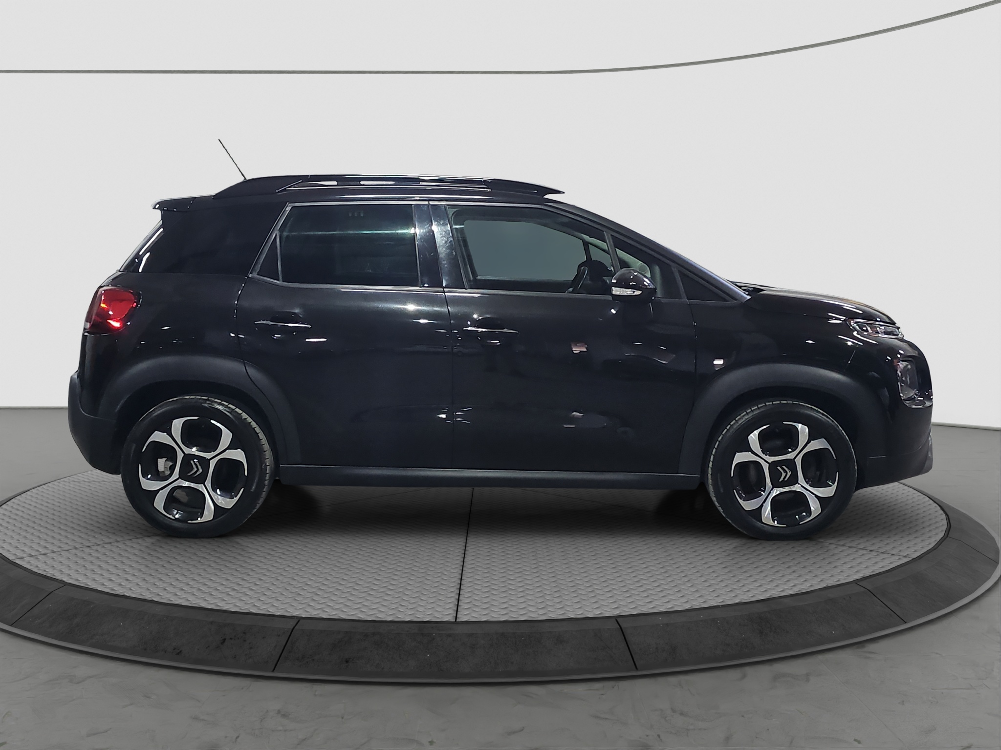 
								Citroen C3 Aircross full									