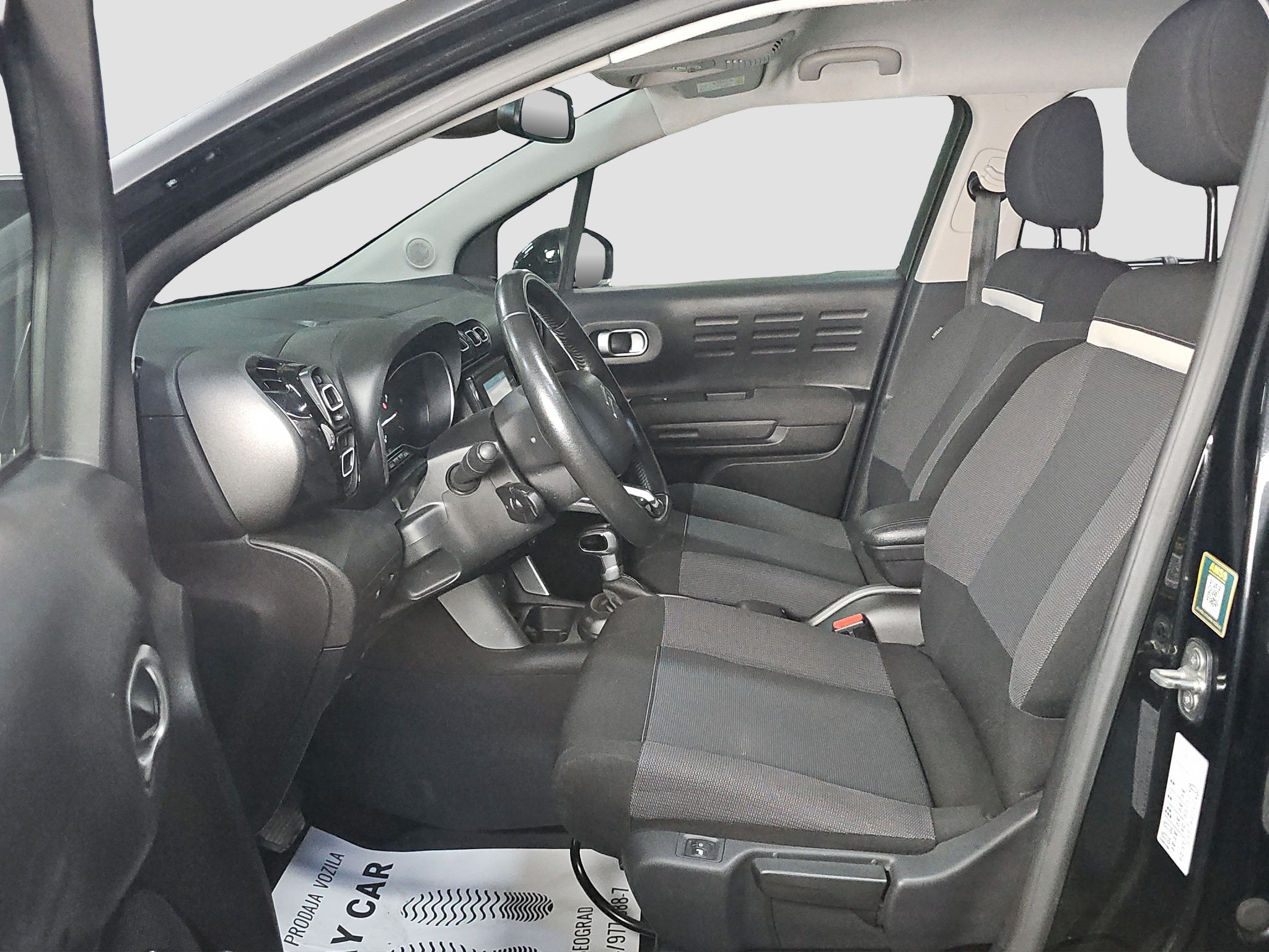 
								Citroen C3 Aircross full									