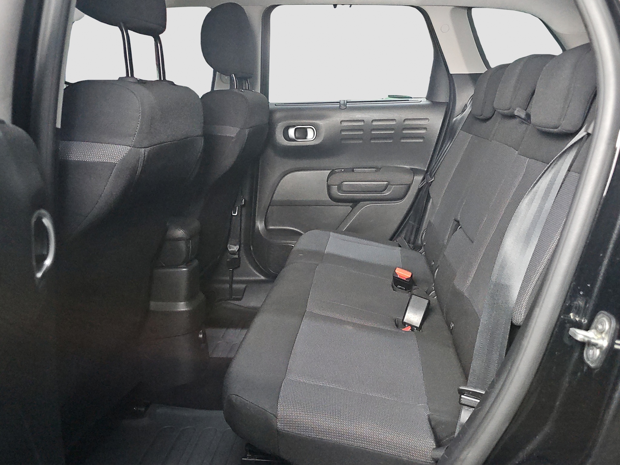 
								Citroen C3 Aircross full									