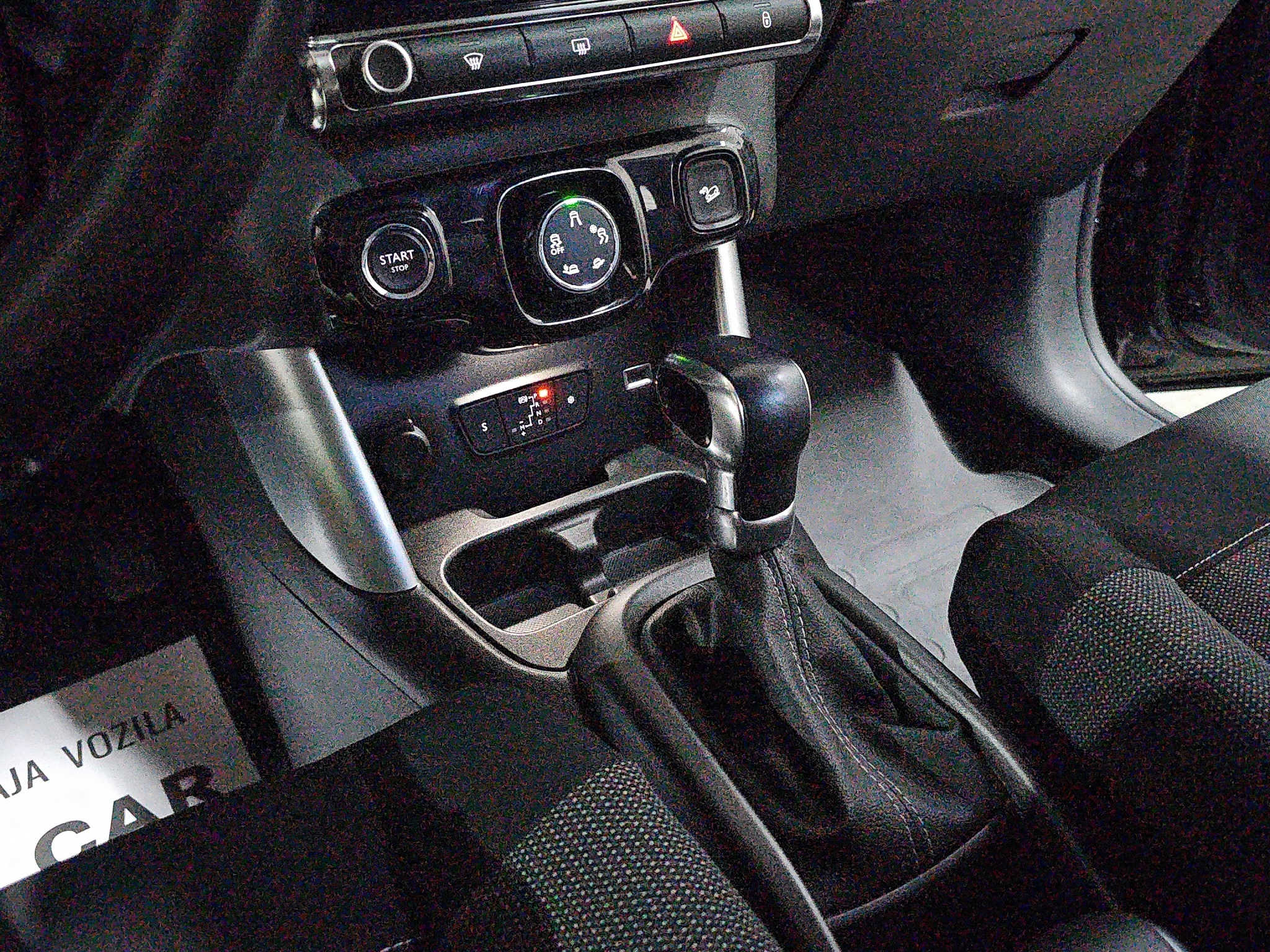 
								Citroen C3 Aircross full									