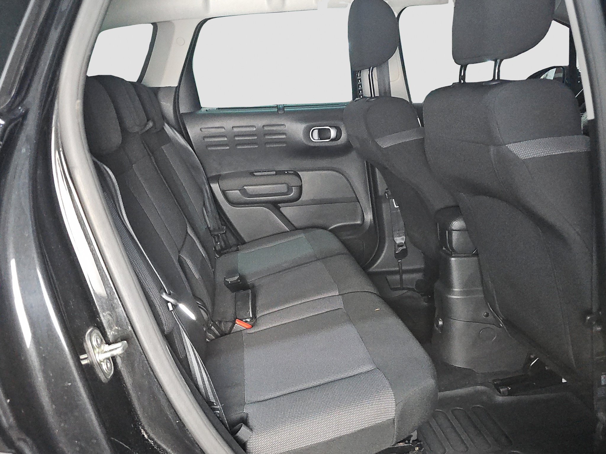 
								Citroen C3 Aircross full									