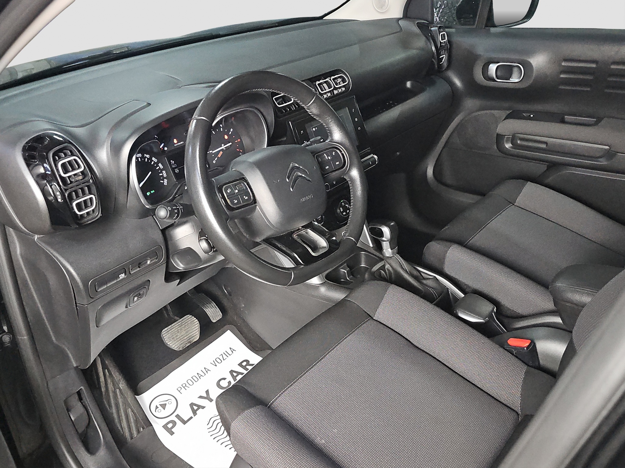 
								Citroen C3 Aircross full									