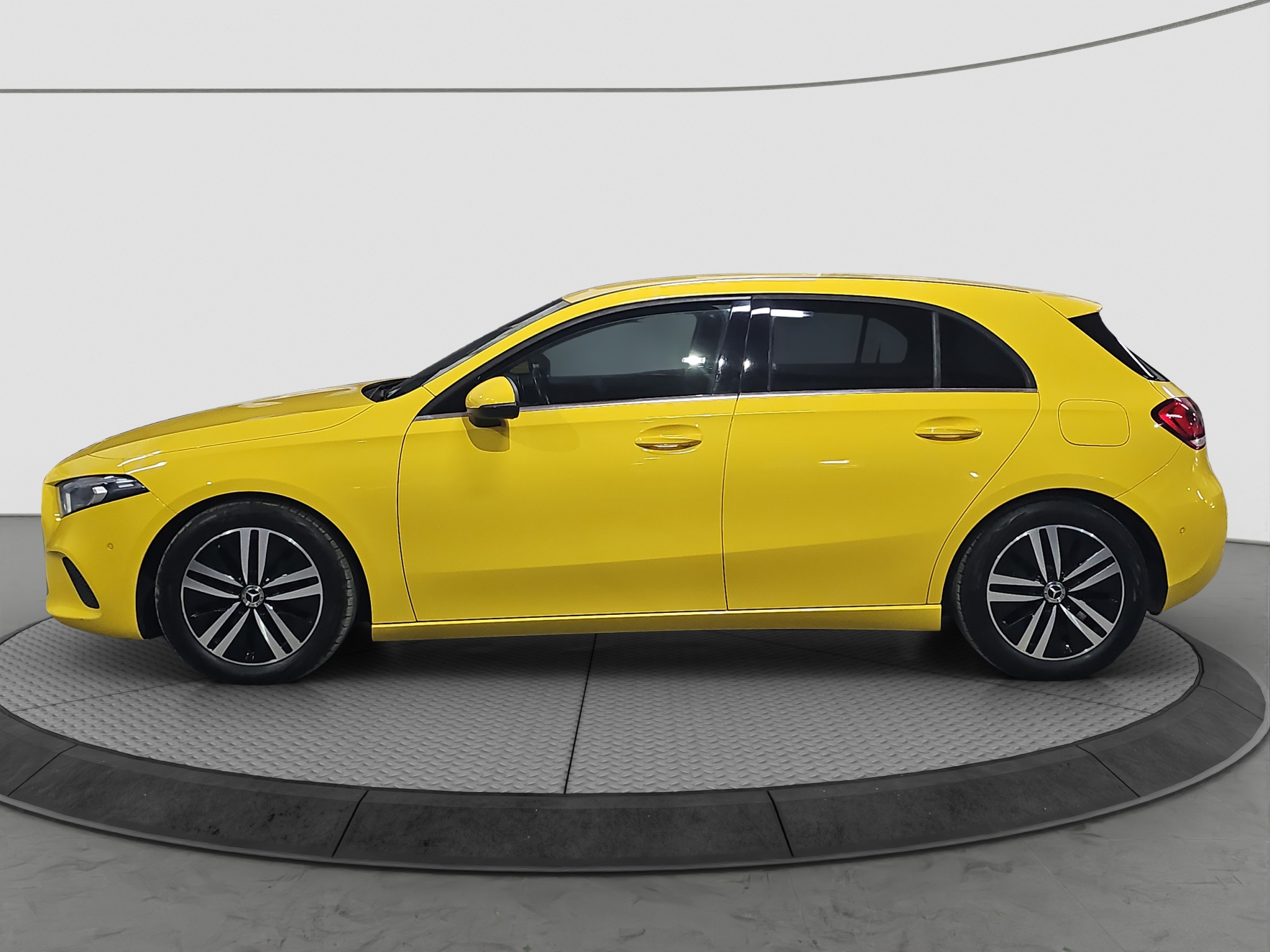 
								Mercedes Benz A 180 AUTO/FU.LL full									