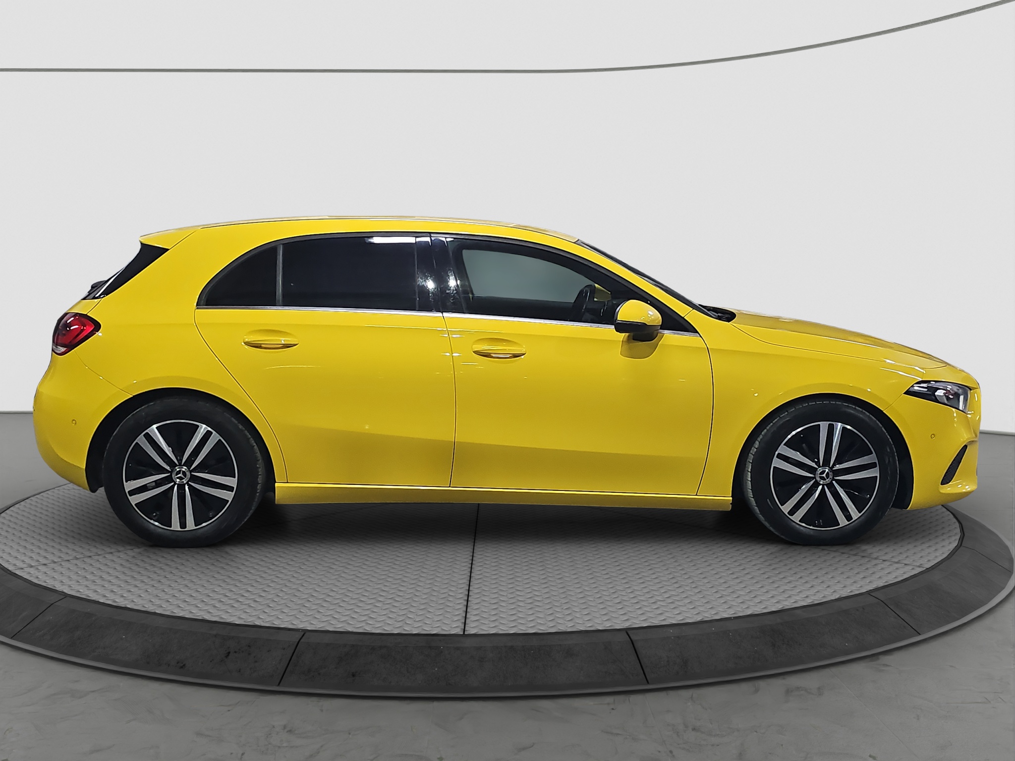 
								Mercedes Benz A 180 AUTO/FU.LL full									