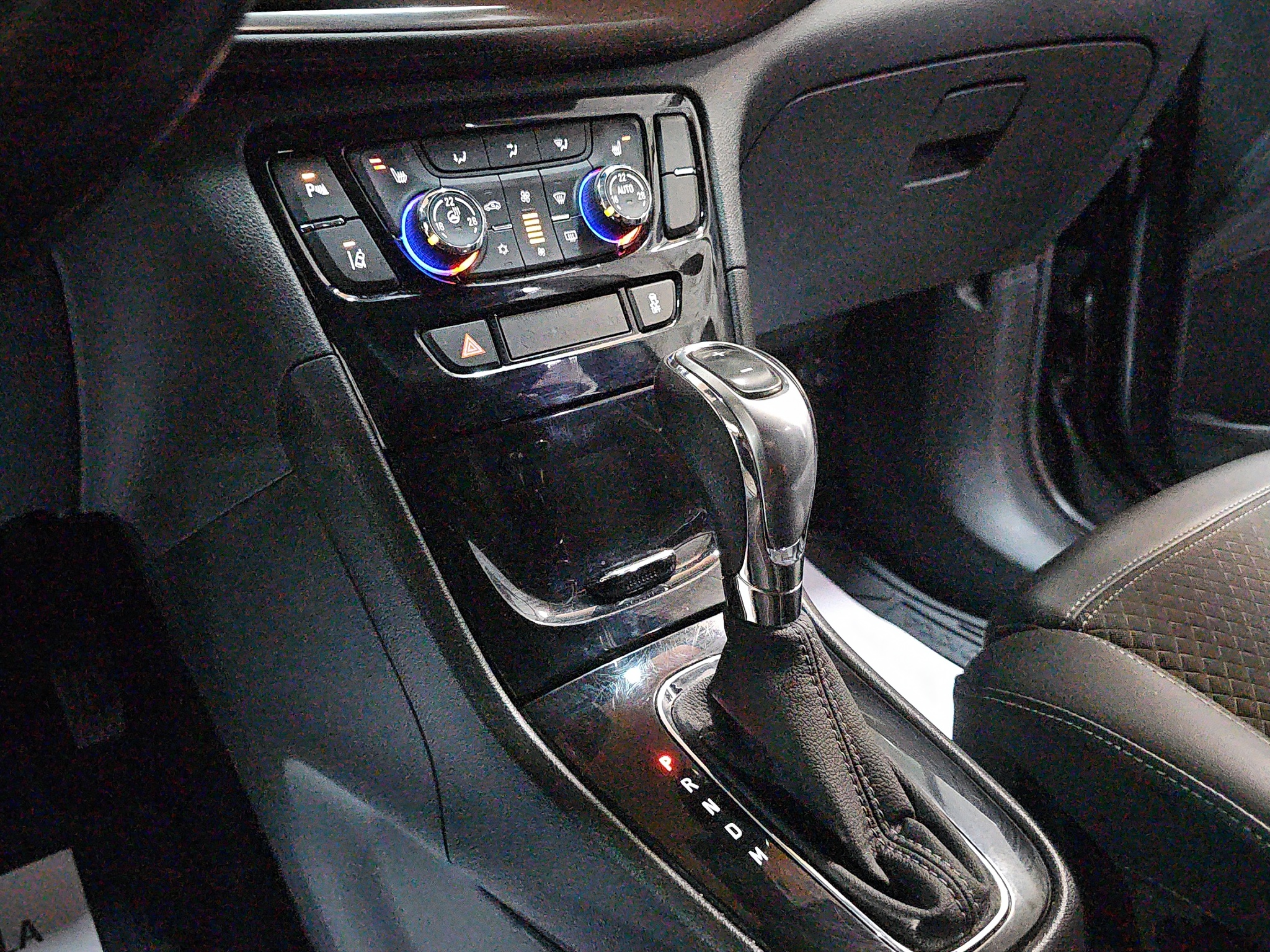 
								Opel Mokka X AUTO/MALA.KM full									