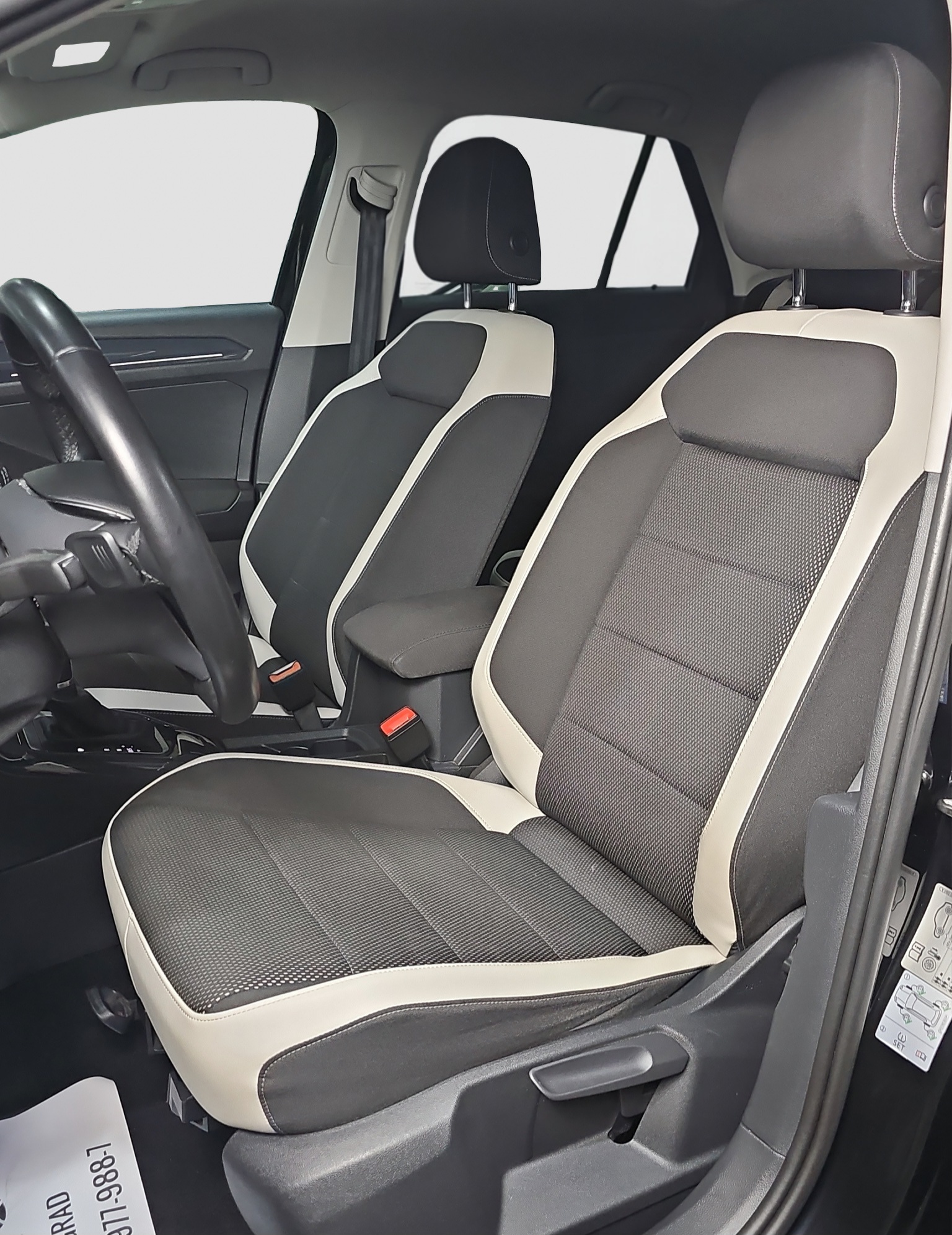 
								Volkswagen T-Roc AUTO/T.O.P/VIRT full									