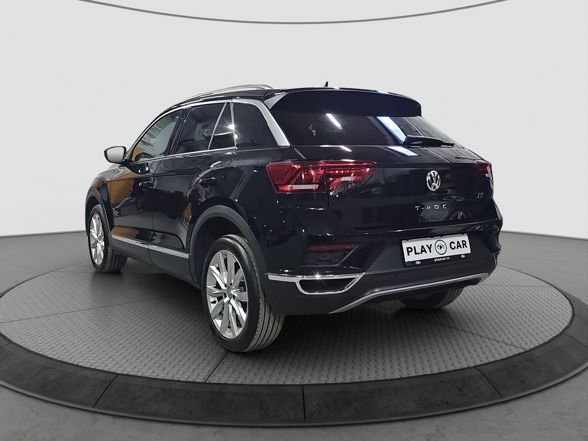 
								Volkswagen T-Roc AUTO/T.O.P/VIRT full									