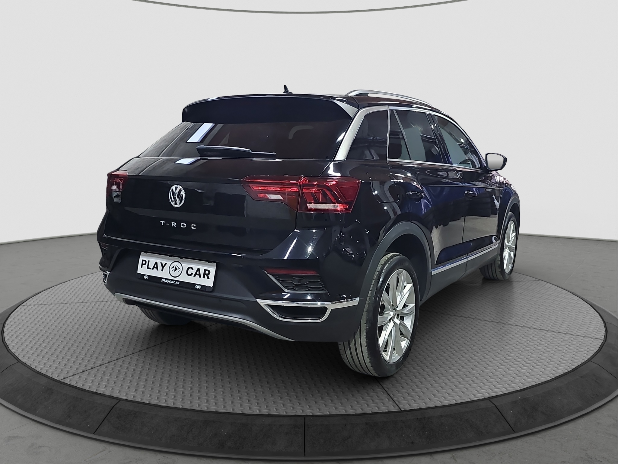 
								Volkswagen T-Roc AUTO/T.O.P/VIRT full									