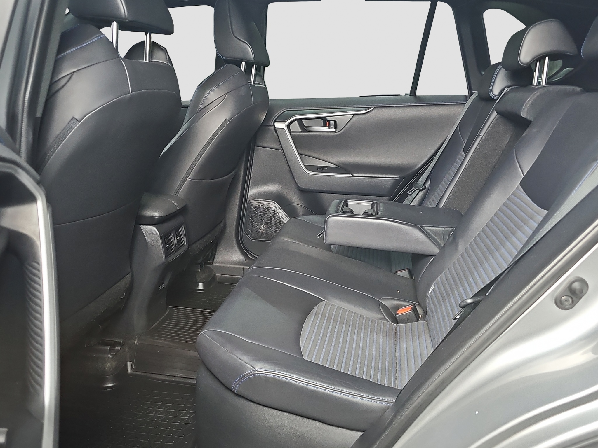 
								Toyota RAV 4 AWD/T0P full									