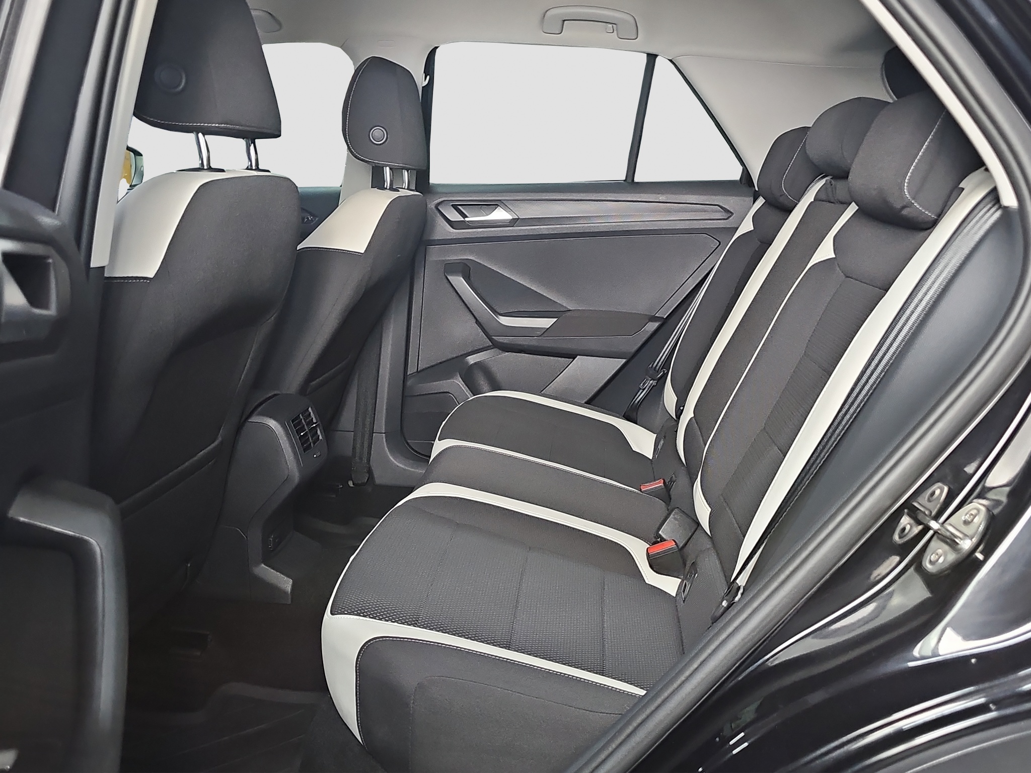 
								Volkswagen T-Roc AUTO/T.O.P/VIRT full									